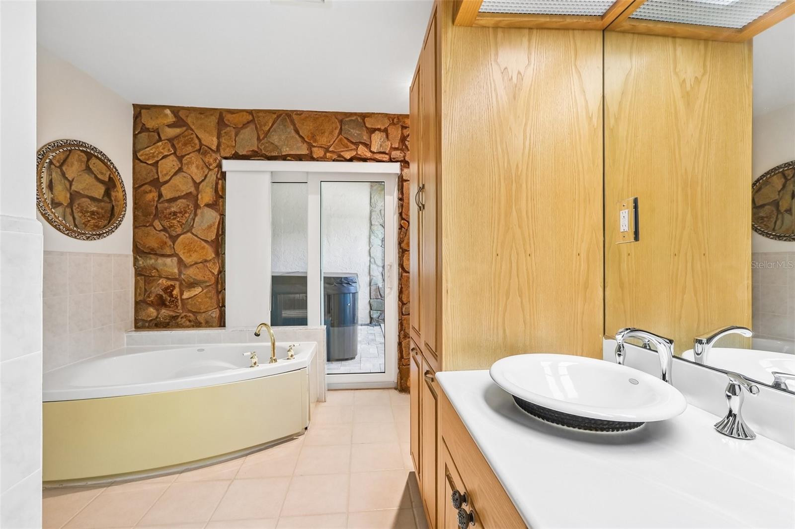 2424 SUNDANCER DR, CLEARWATER, FL, 33759