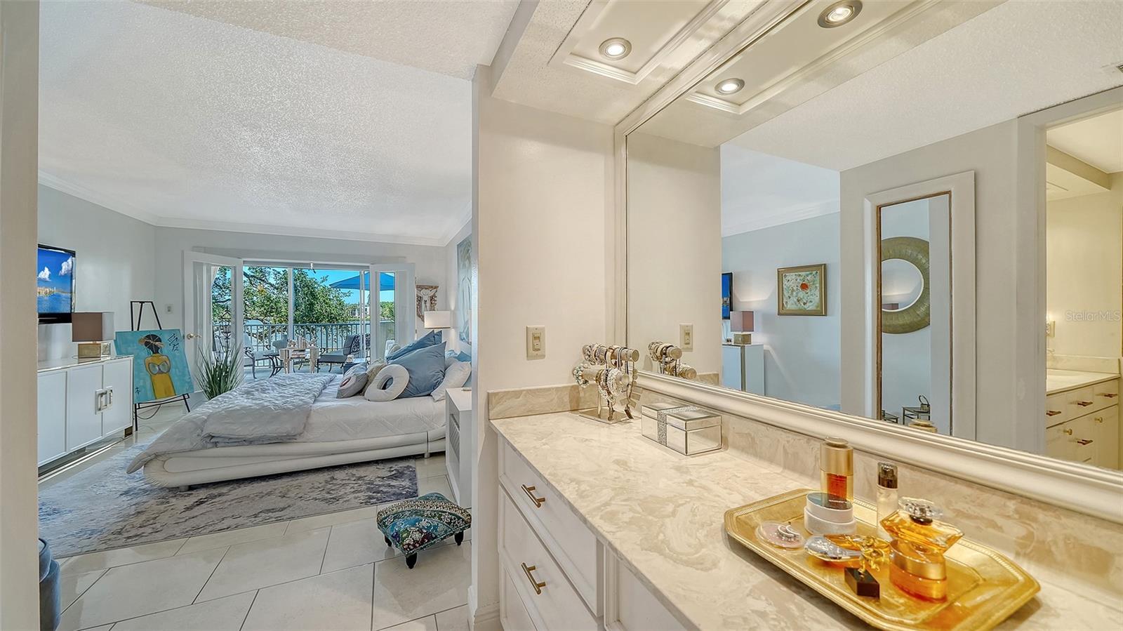 1355 S PORTOFINO DR #103, SARASOTA, FL, 34242