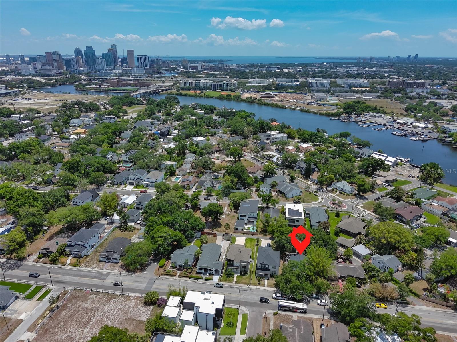 902 W COLUMBUS DR, TAMPA, FL, 33602