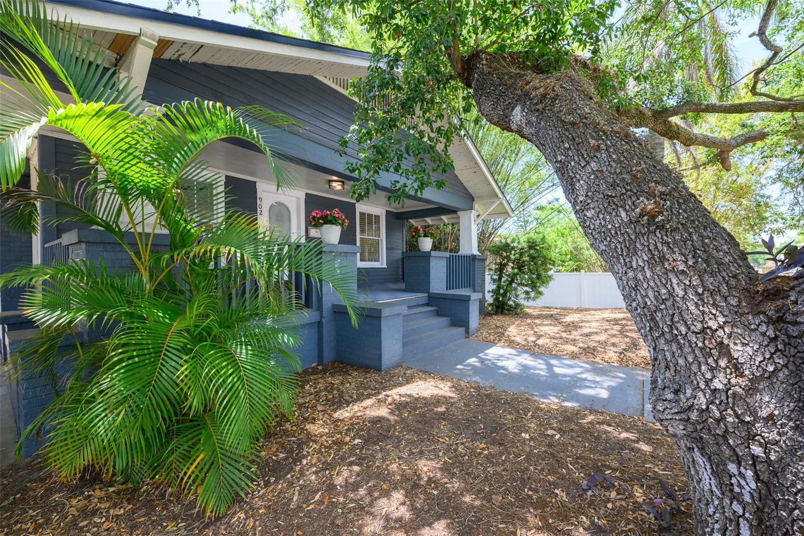 902 W COLUMBUS DR, TAMPA, FL, 33602