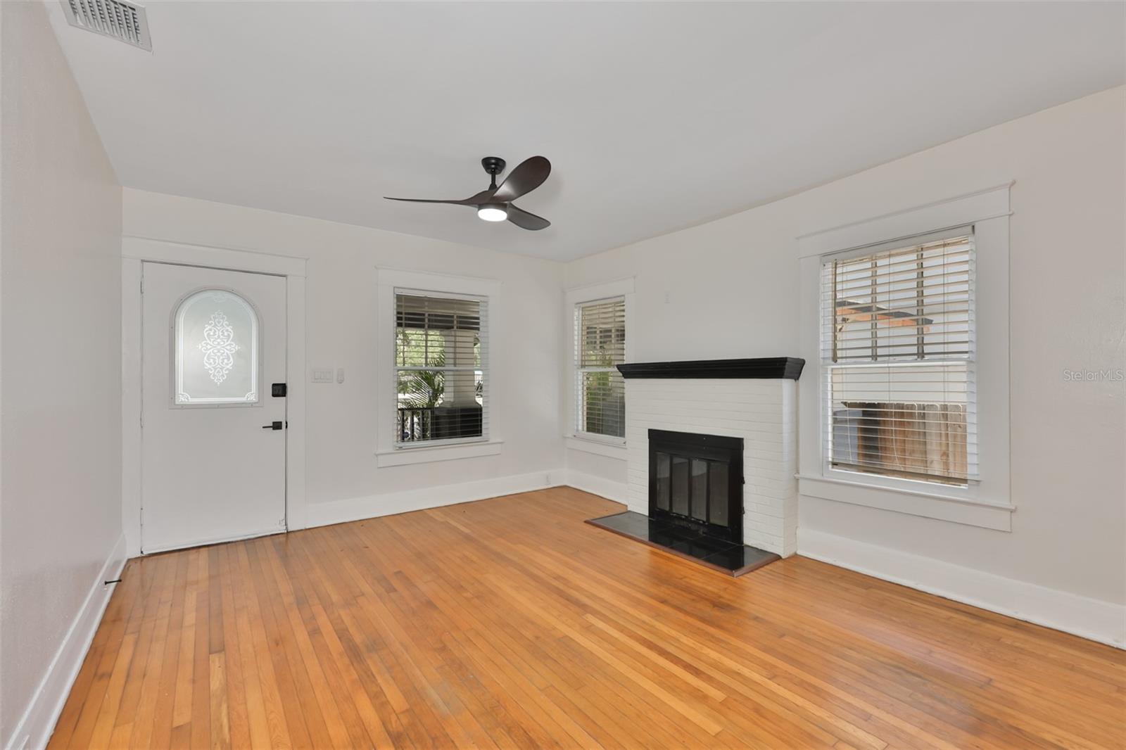902 W COLUMBUS DR, TAMPA, FL, 33602