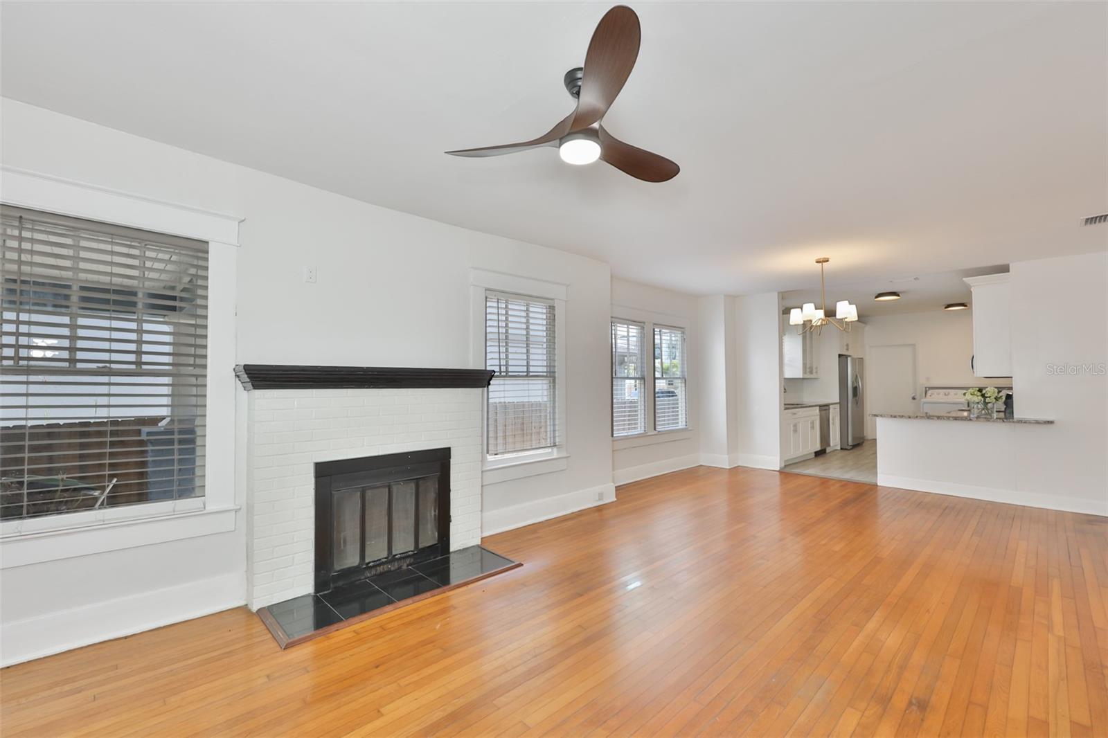 902 W COLUMBUS DR, TAMPA, FL, 33602