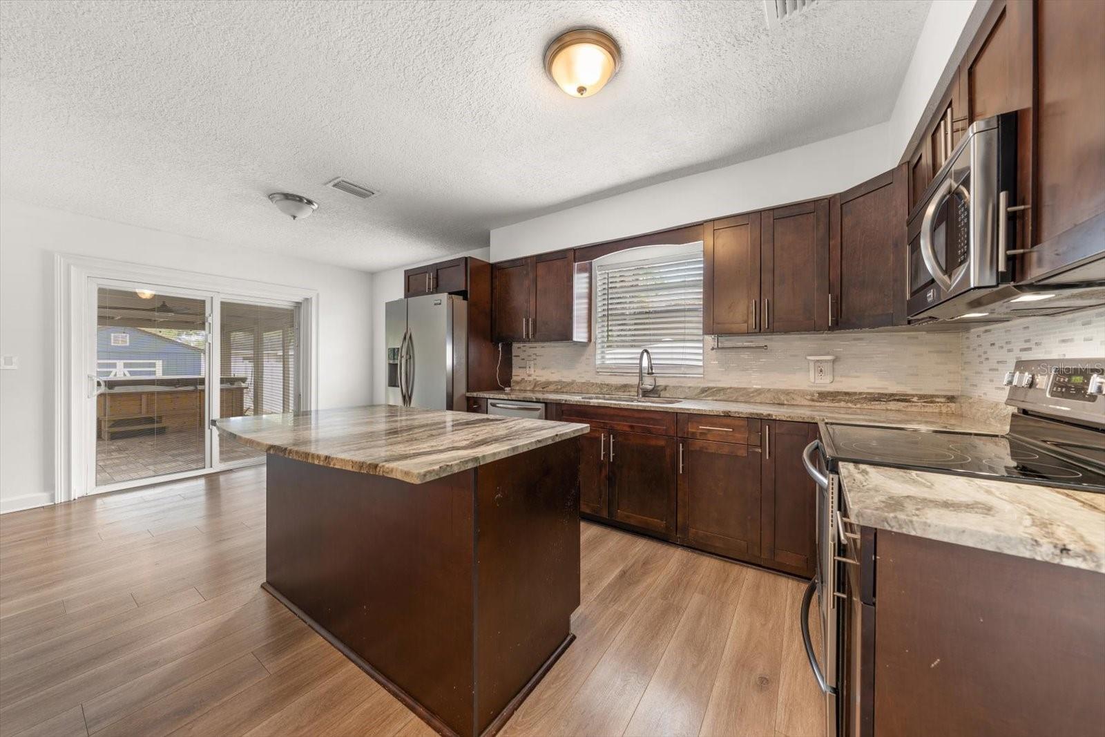 3128 W VARN AVE, TAMPA, FL, 33611