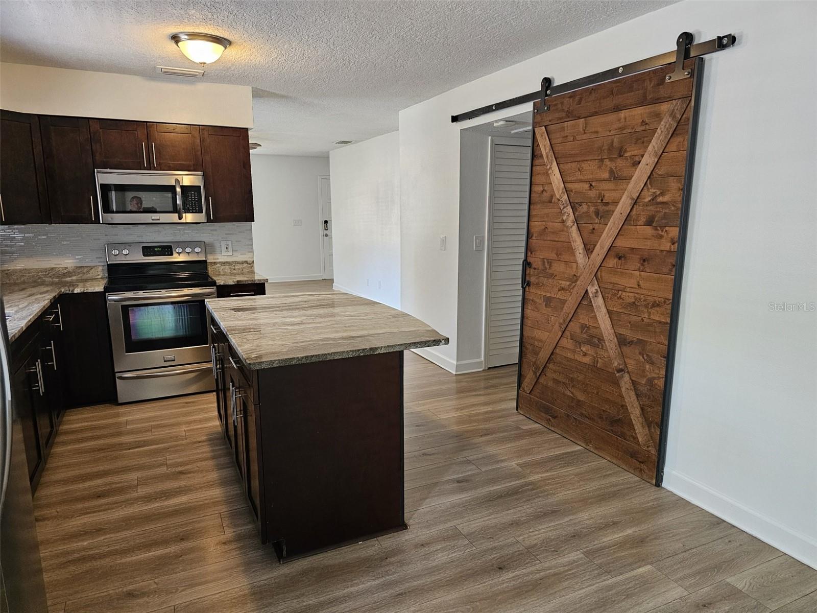 3128 W VARN AVE, TAMPA, FL, 33611
