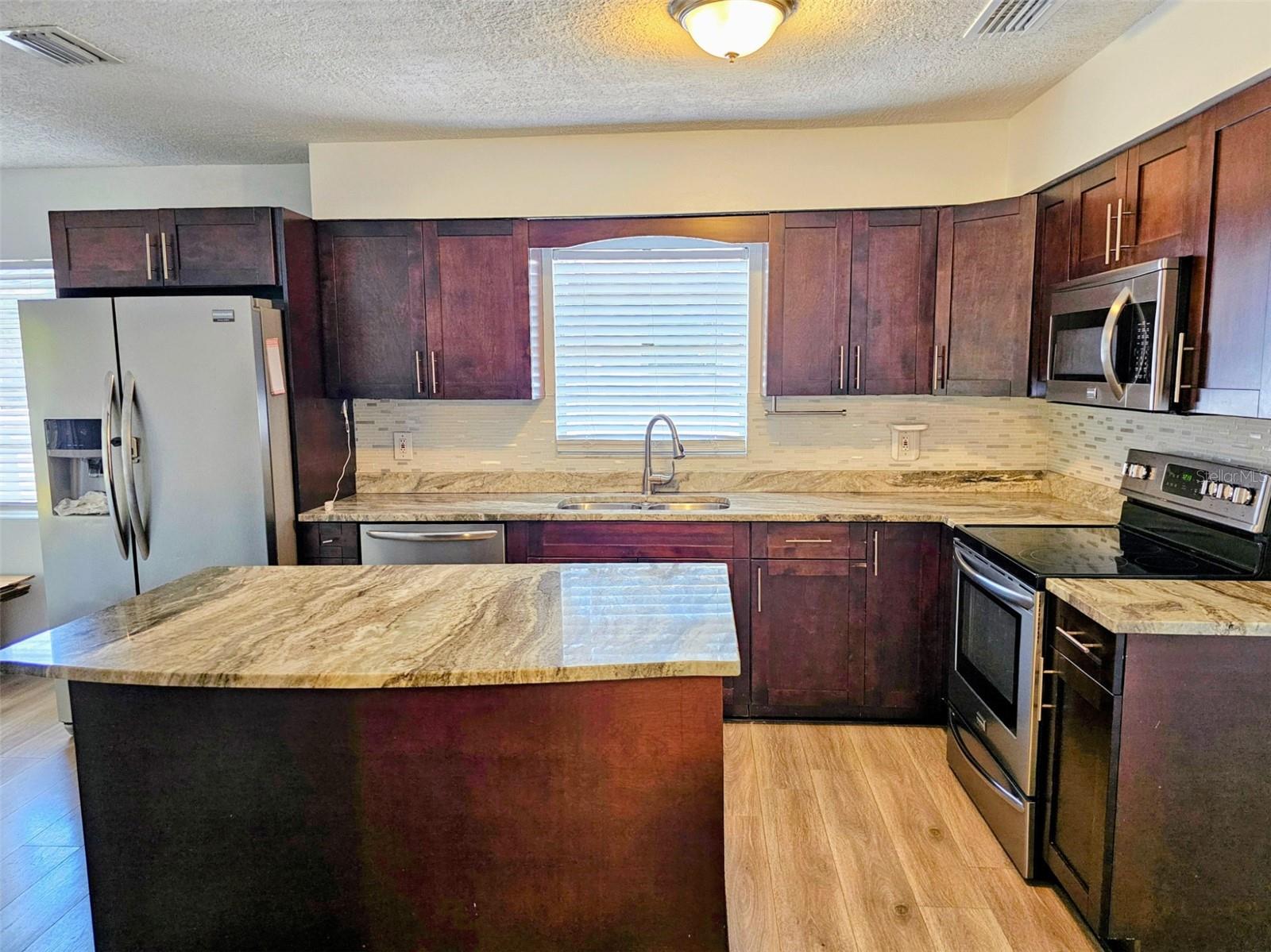 3128 W VARN AVE, TAMPA, FL, 33611