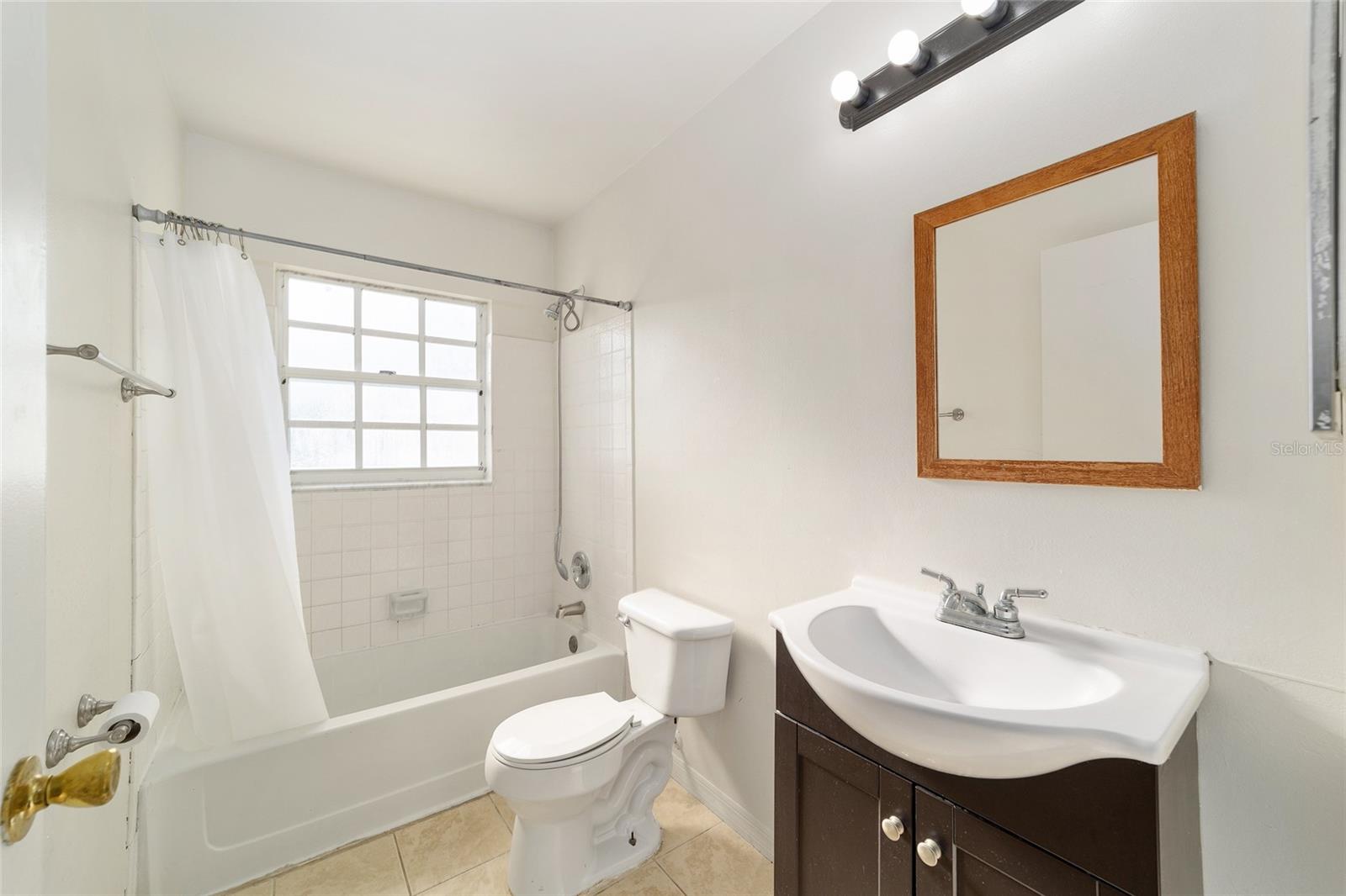 325 OAK TRACK CRSE, OCALA, FL, 34472