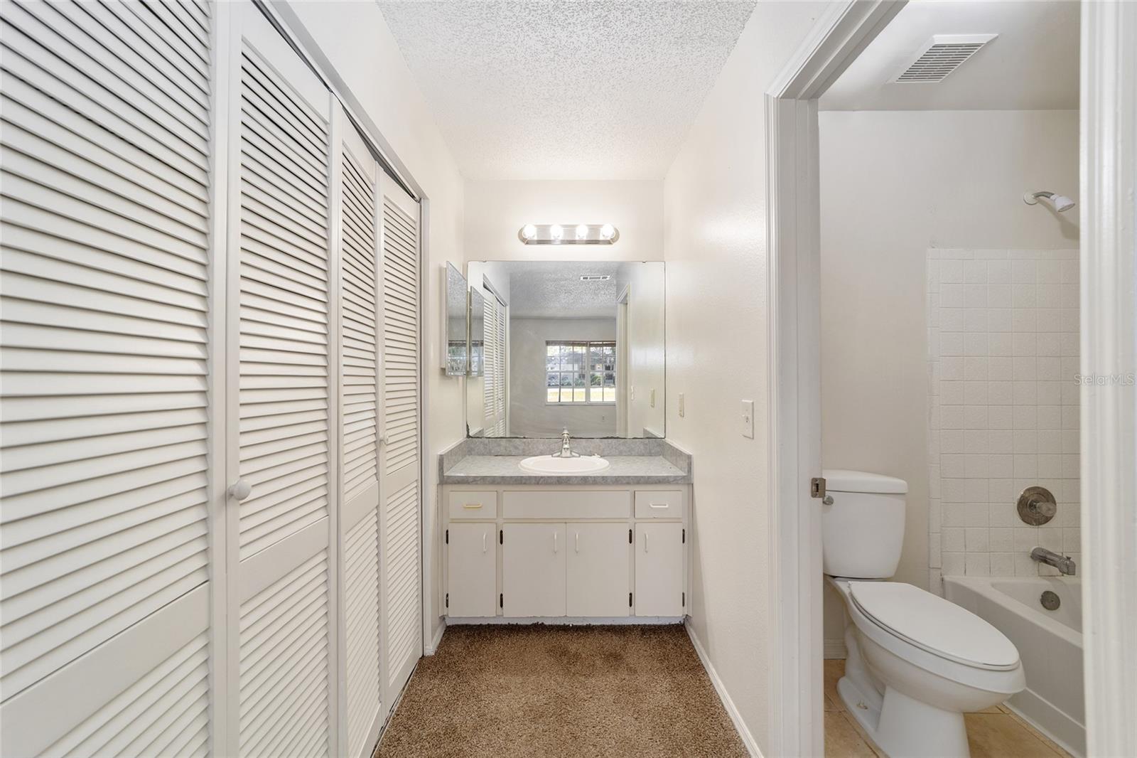 325 OAK TRACK CRSE, OCALA, FL, 34472