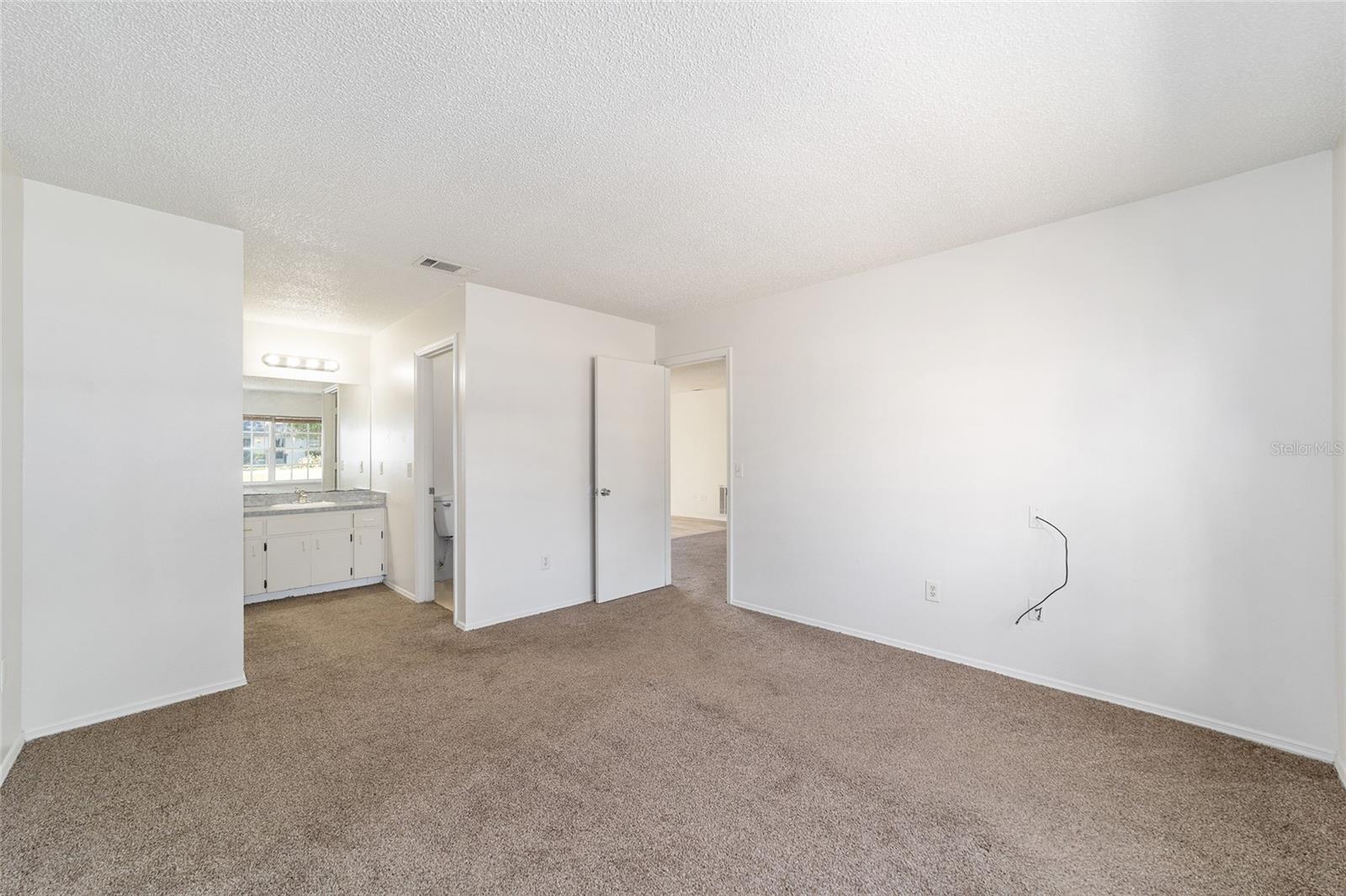 325 OAK TRACK CRSE, OCALA, FL, 34472