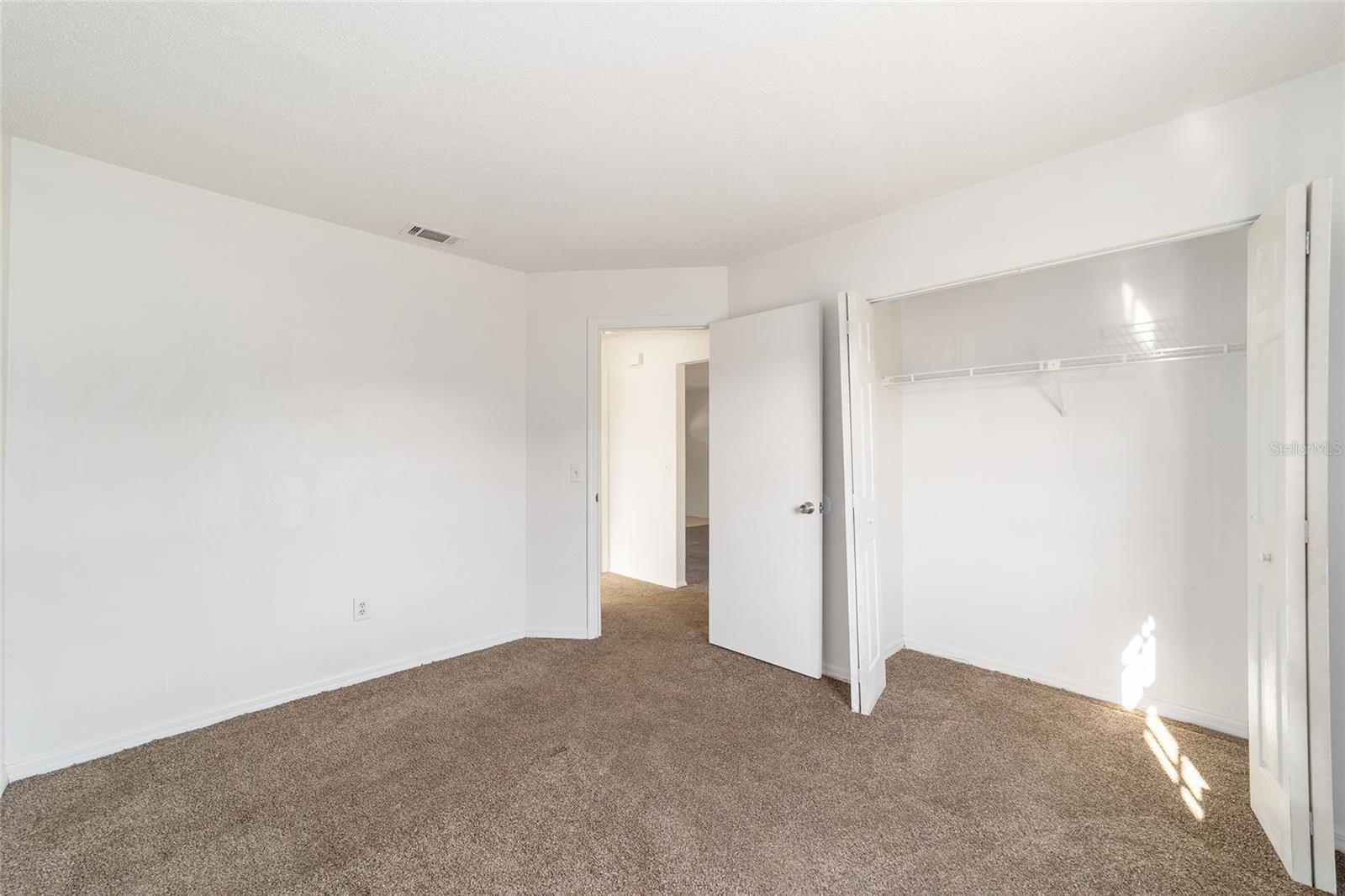 325 OAK TRACK CRSE, OCALA, FL, 34472
