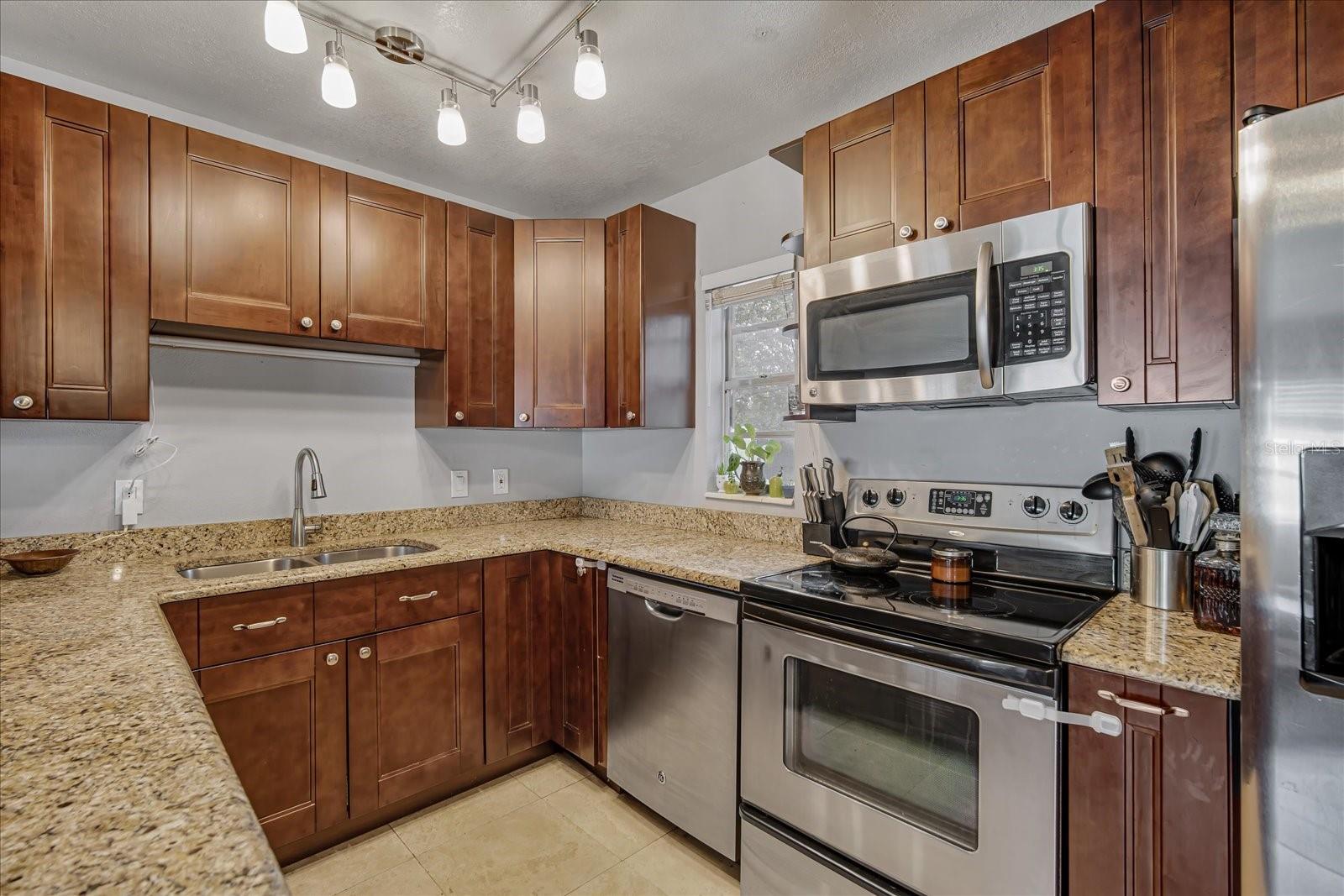 9064 93RD ST, SEMINOLE, FL, 33777