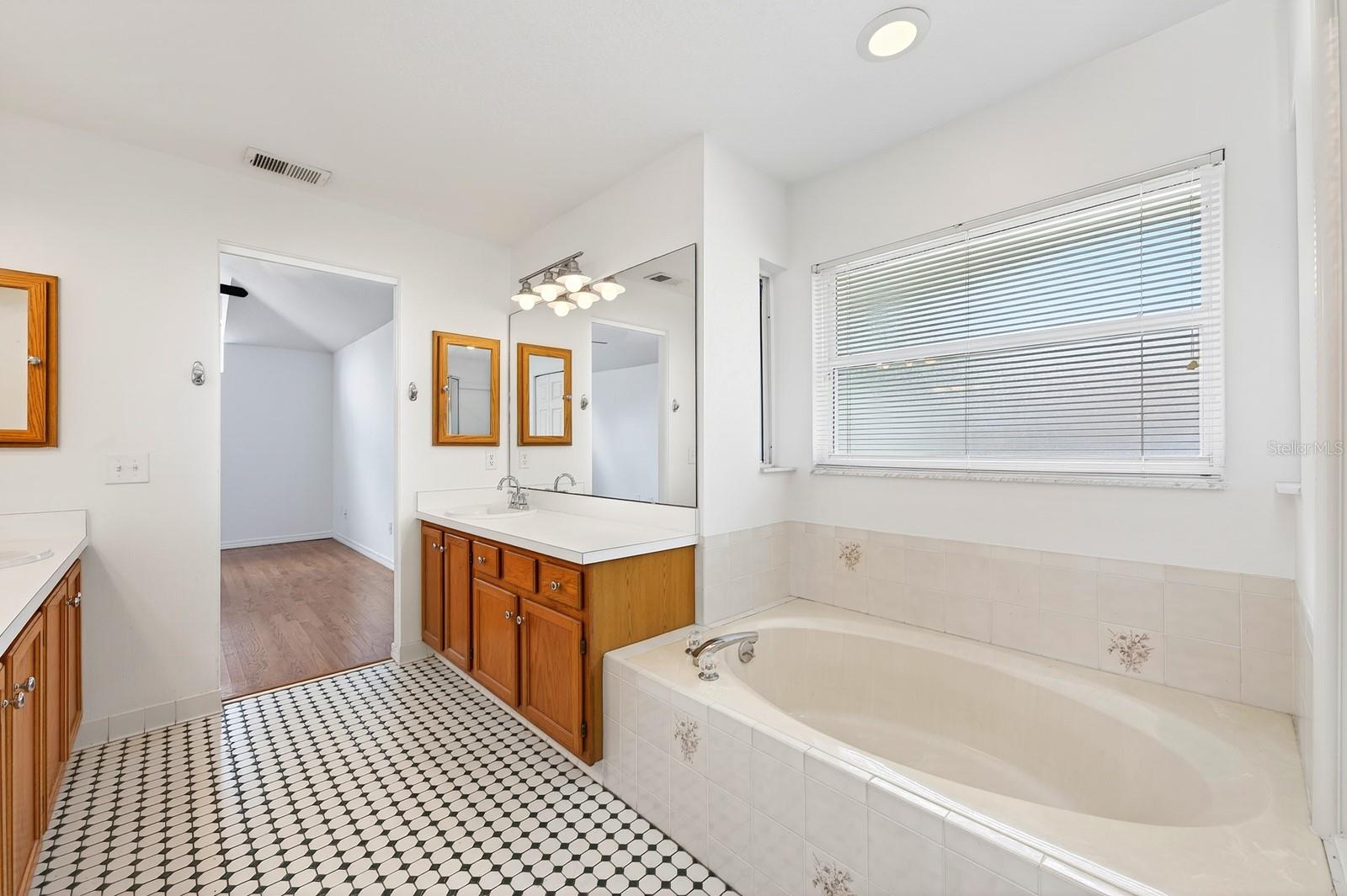 10126 SILVER BLUFF DR, LEESBURG, FL, 34788