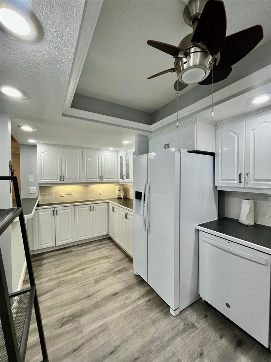 851 BAYWAY BLVD #405, CLEARWATER BEACH, FL, 33767