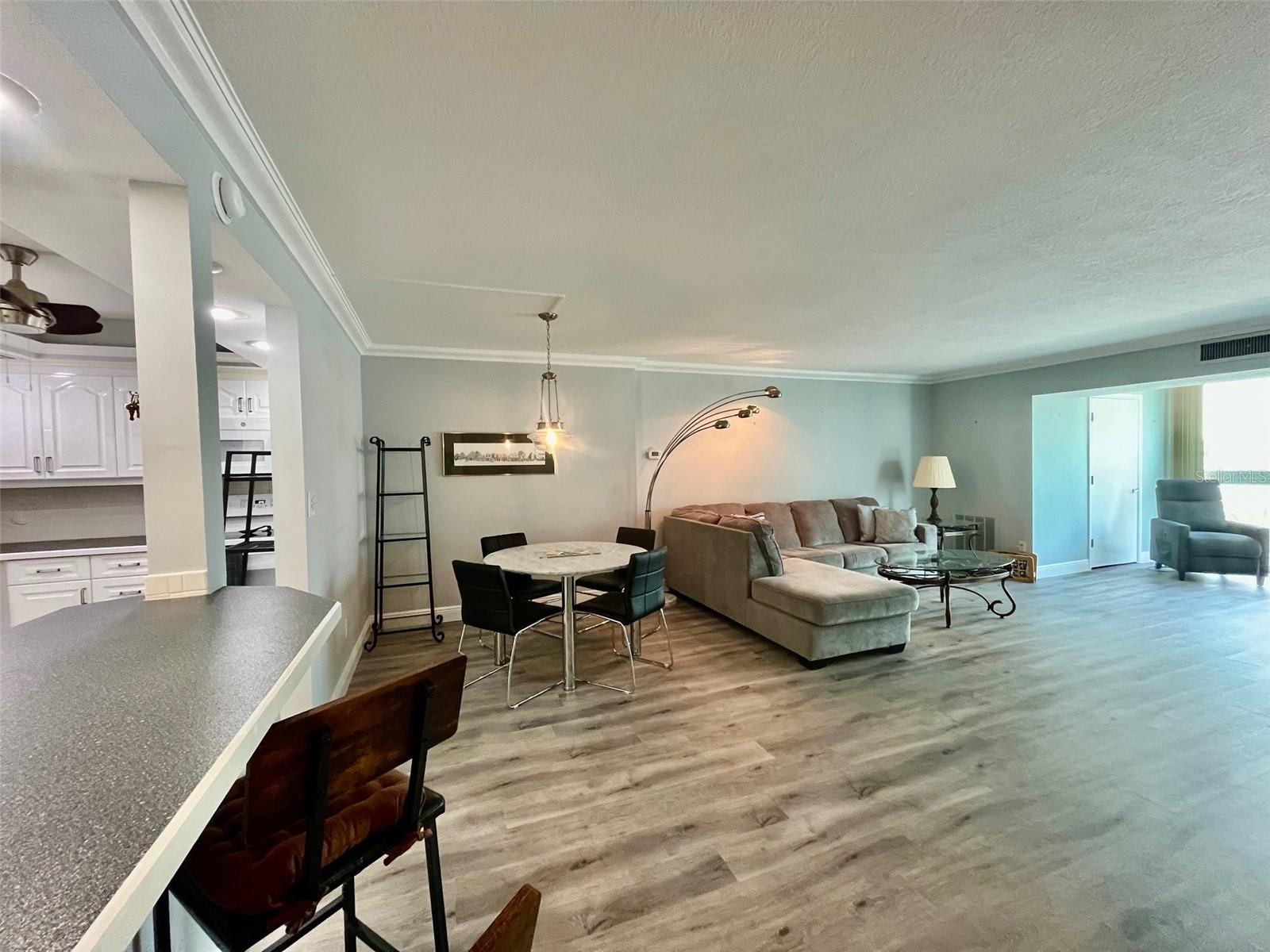 851 BAYWAY BLVD #405, CLEARWATER BEACH, FL, 33767
