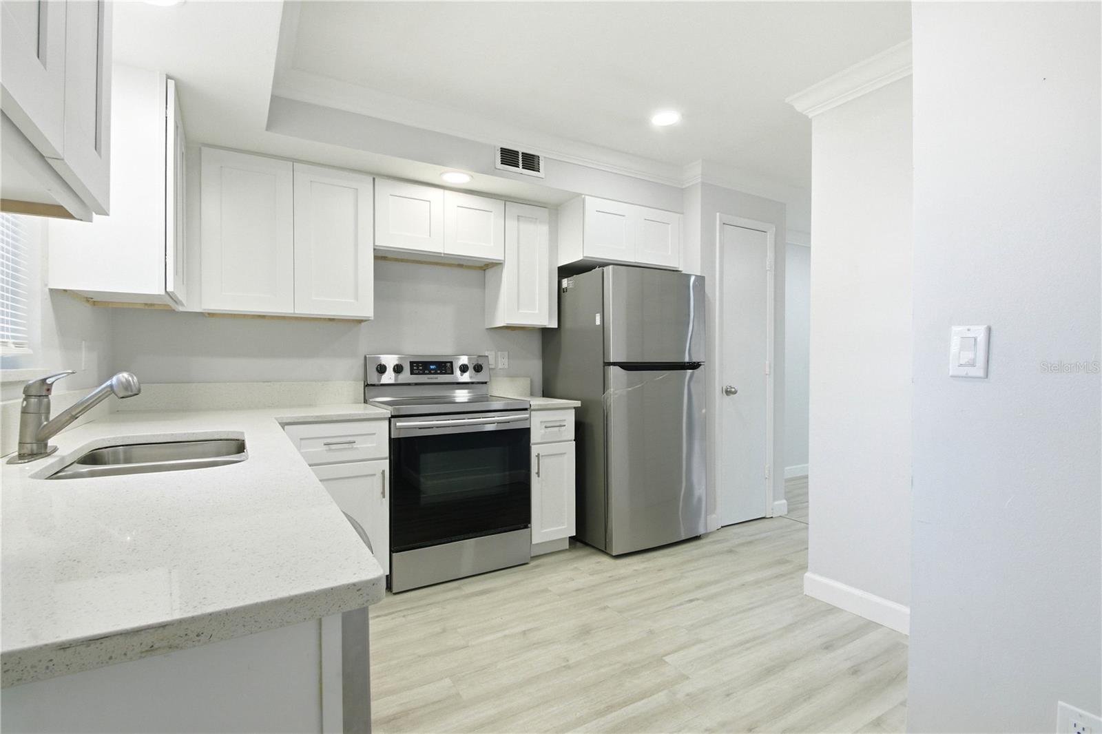 14113 VILLAGE TERRACE DR, TAMPA, FL, 33624