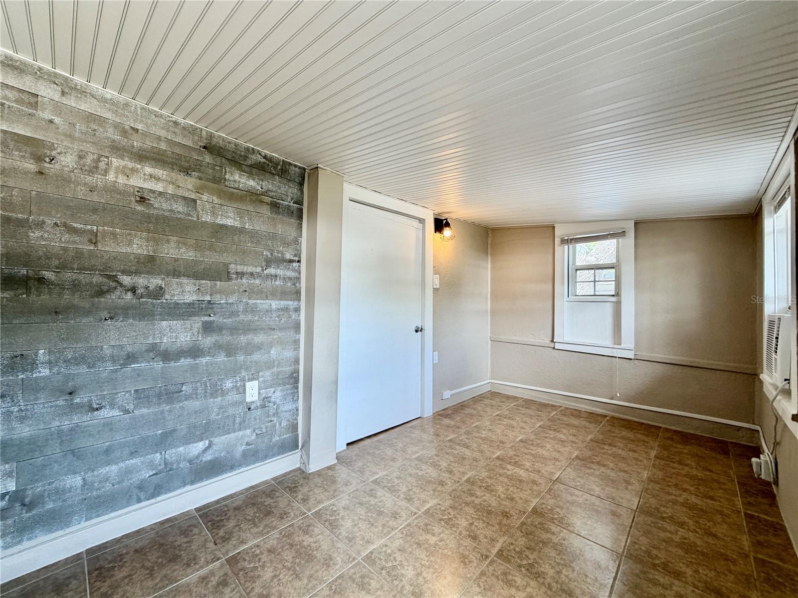 5050 2ND AVE N #Upper, ST PETERSBURG, FL, 33710