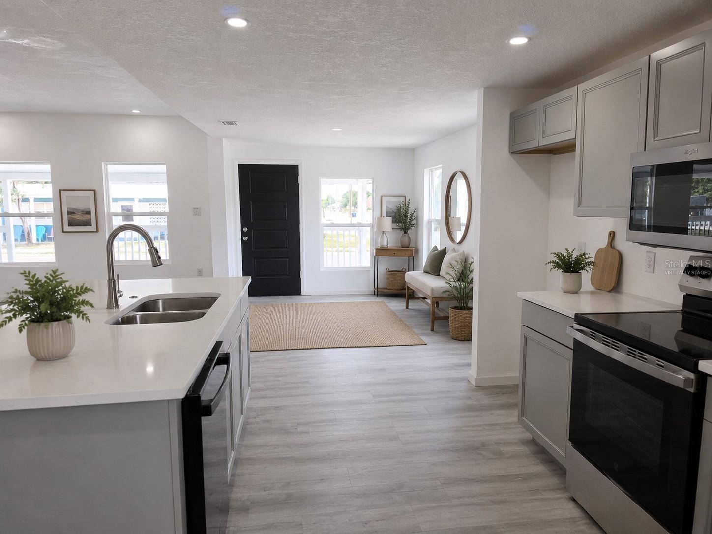 201 DR J A WILTSHIRE AVE W, LAKE WALES, FL, 33853