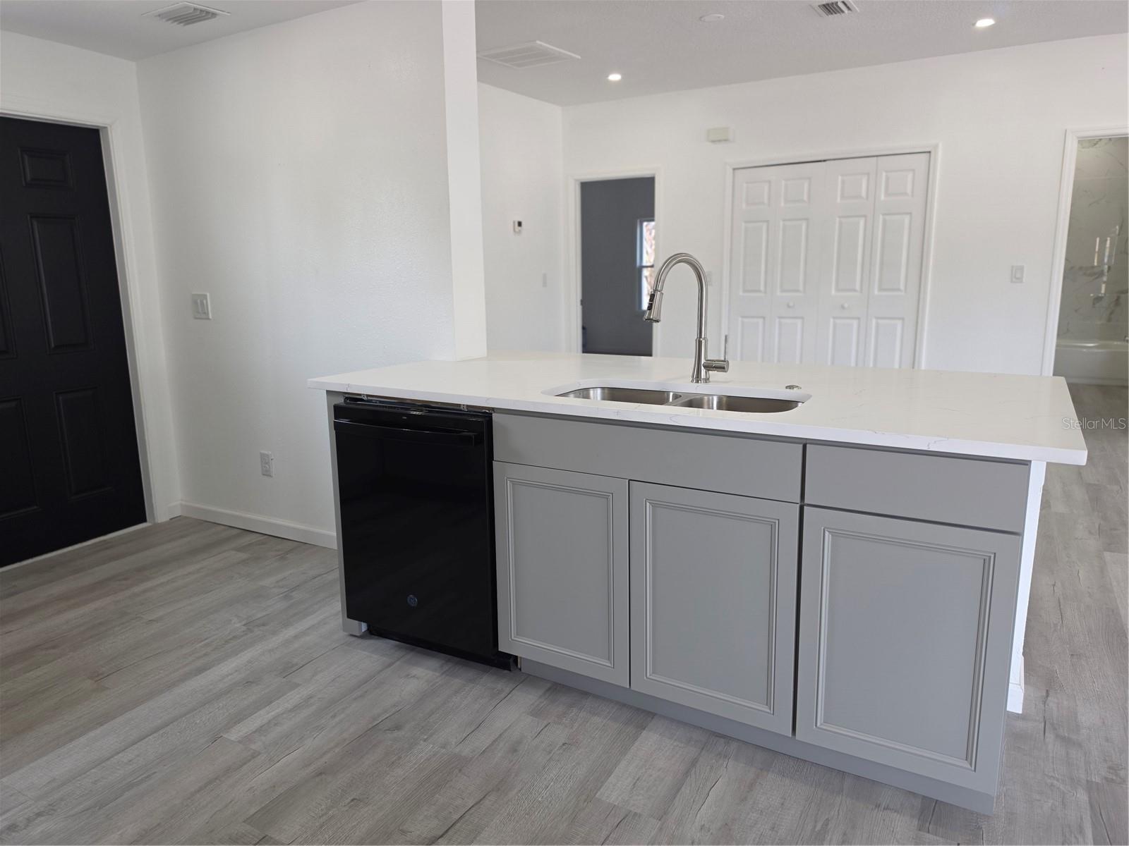 201 DR J A WILTSHIRE AVE W, LAKE WALES, FL, 33853