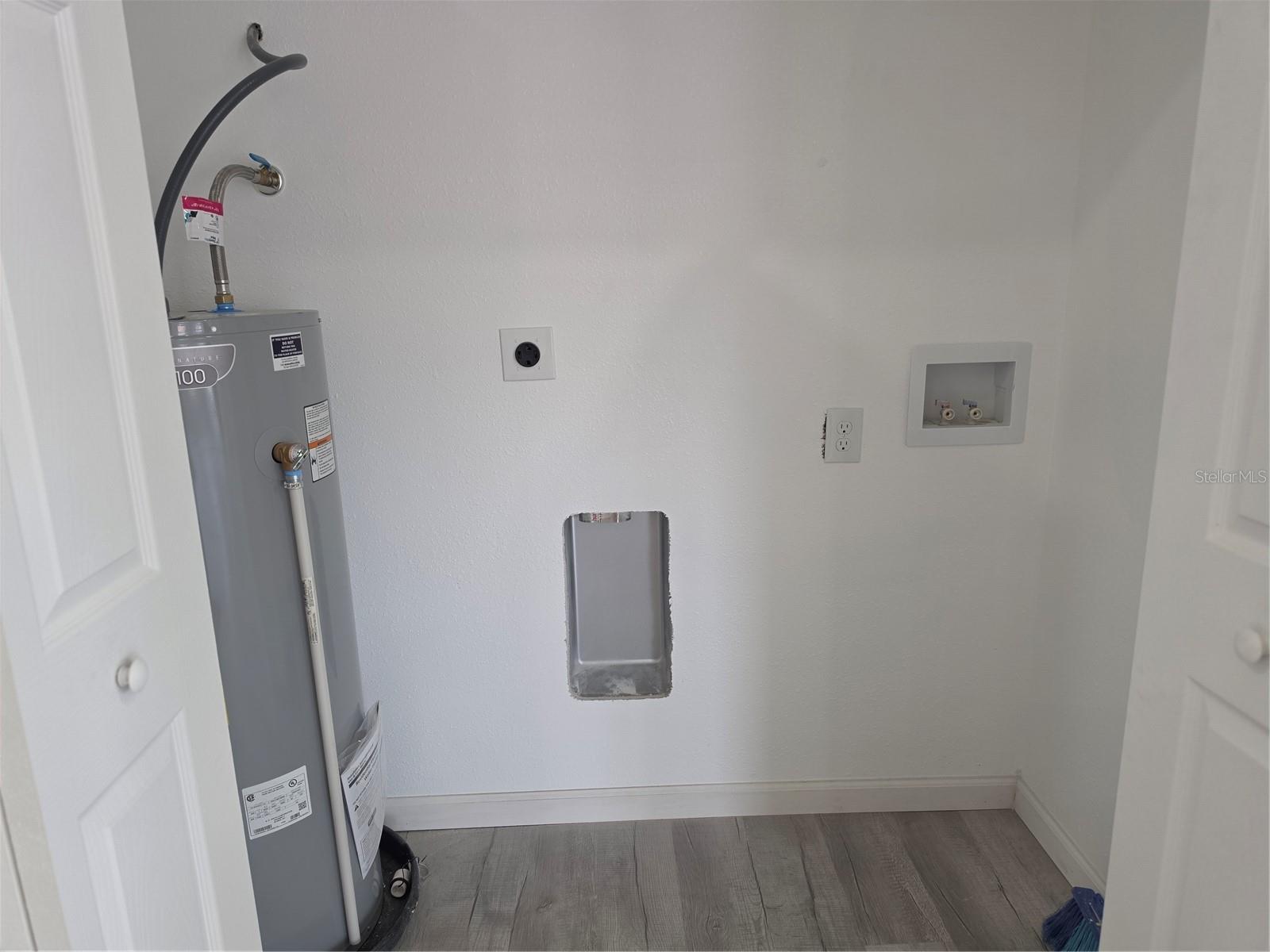 201 DR J A WILTSHIRE AVE W, LAKE WALES, FL, 33853