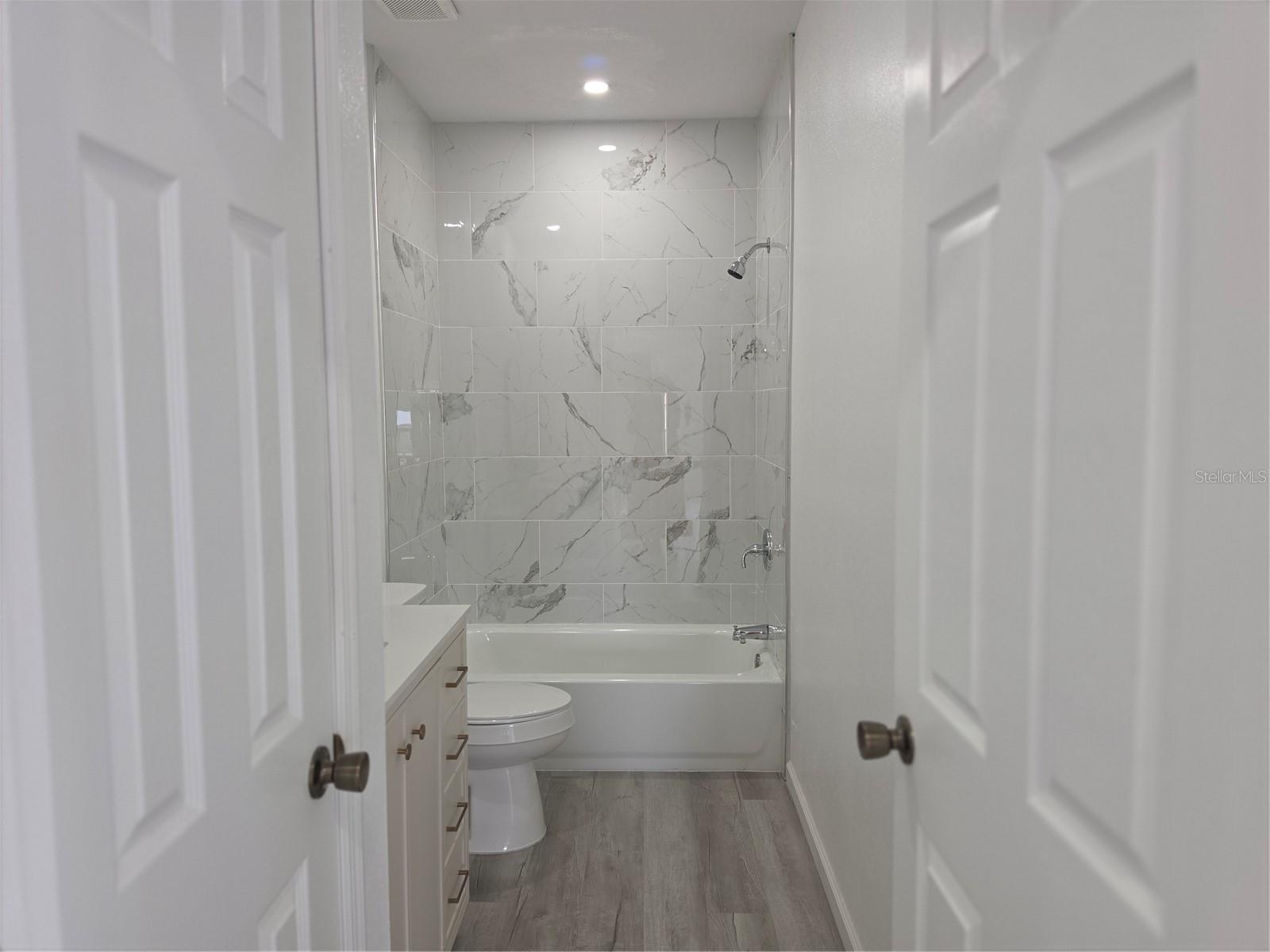 201 DR J A WILTSHIRE AVE W, LAKE WALES, FL, 33853