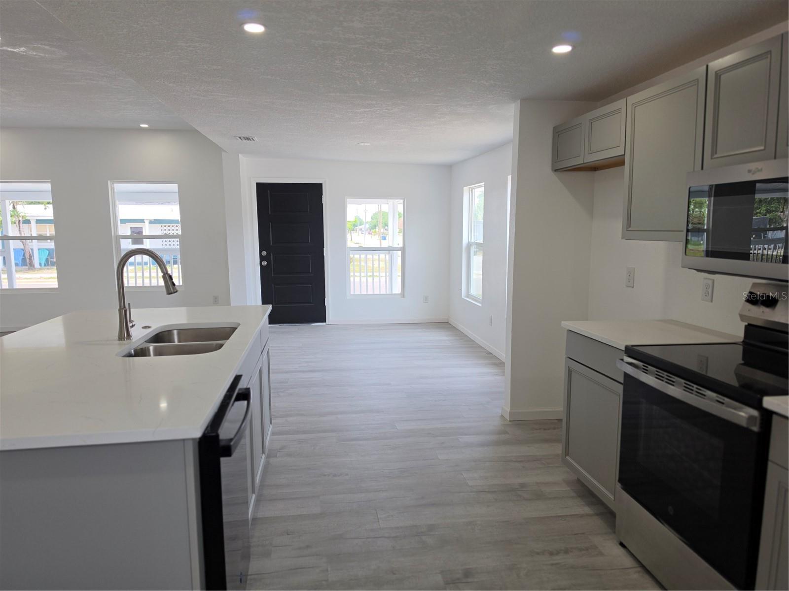 201 DR J A WILTSHIRE AVE W, LAKE WALES, FL, 33853