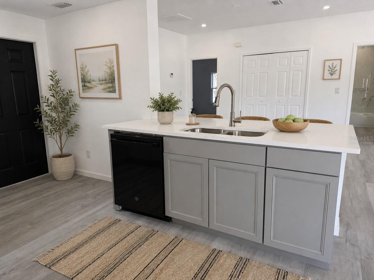 201 DR J A WILTSHIRE AVE W, LAKE WALES, FL, 33853