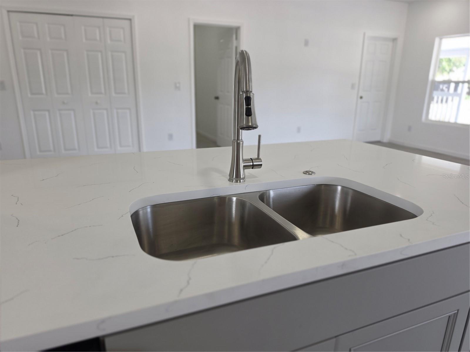 201 DR J A WILTSHIRE AVE W, LAKE WALES, FL, 33853