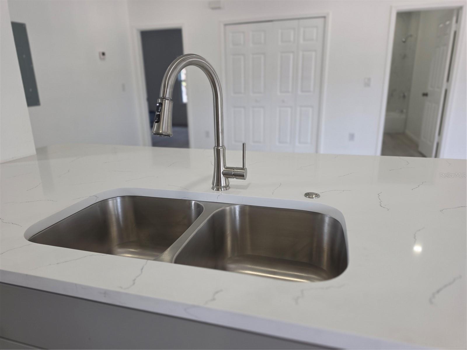 201 DR J A WILTSHIRE AVE W, LAKE WALES, FL, 33853