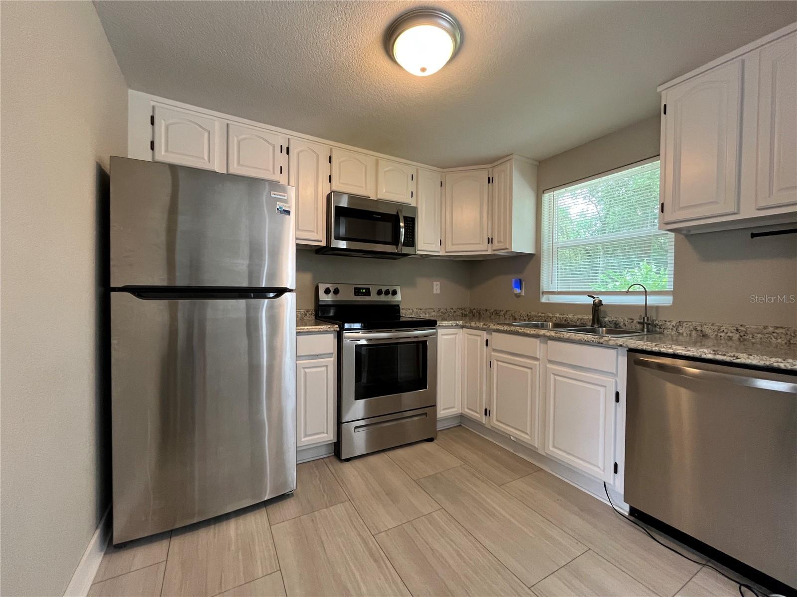 224 LAKEWOOD DR, DEBARY, FL, 32713