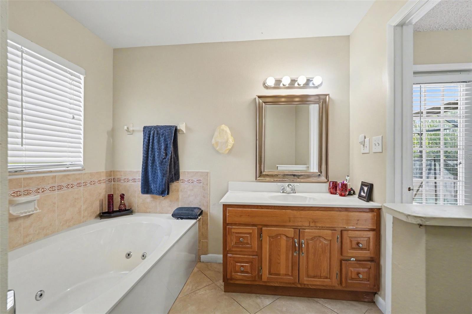 412 W IDLEWILD AVE, TAMPA, FL, 33604