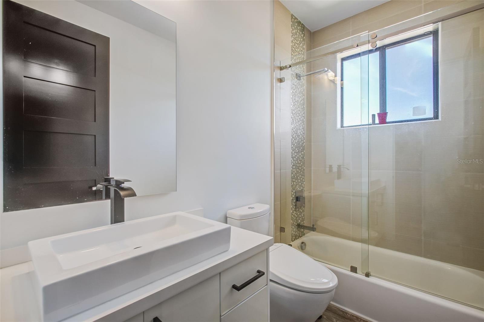 18101 NW 85TH AVE, HIALEAH, FL, 33015