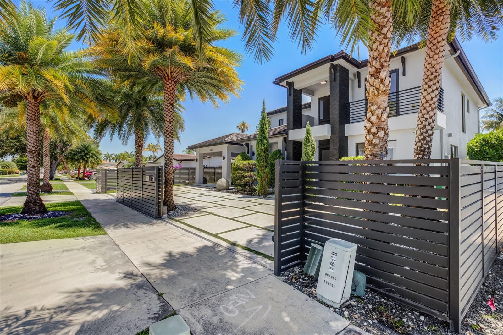 18101 NW 85TH AVE, HIALEAH, FL, 33015