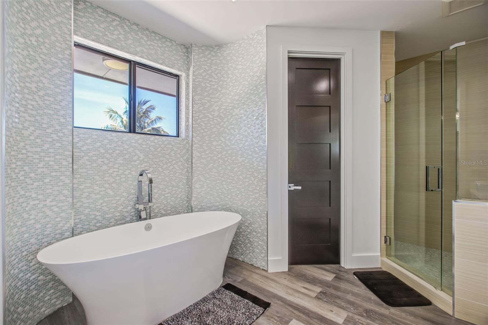 18101 NW 85TH AVE, HIALEAH, FL, 33015
