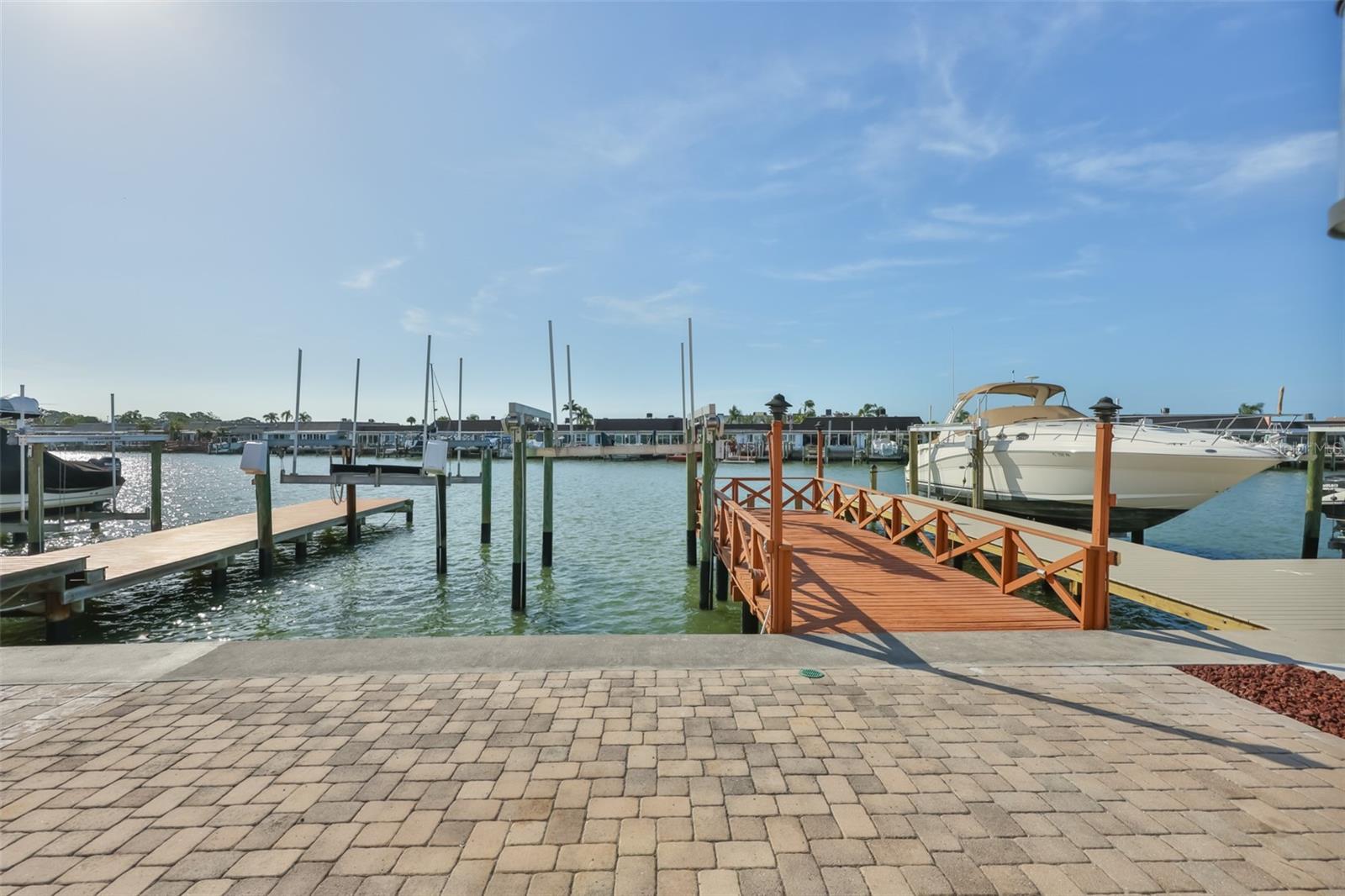 574 BOCA CIEGA POINT BLVD N #2205, ST PETERSBURG, FL, 33708