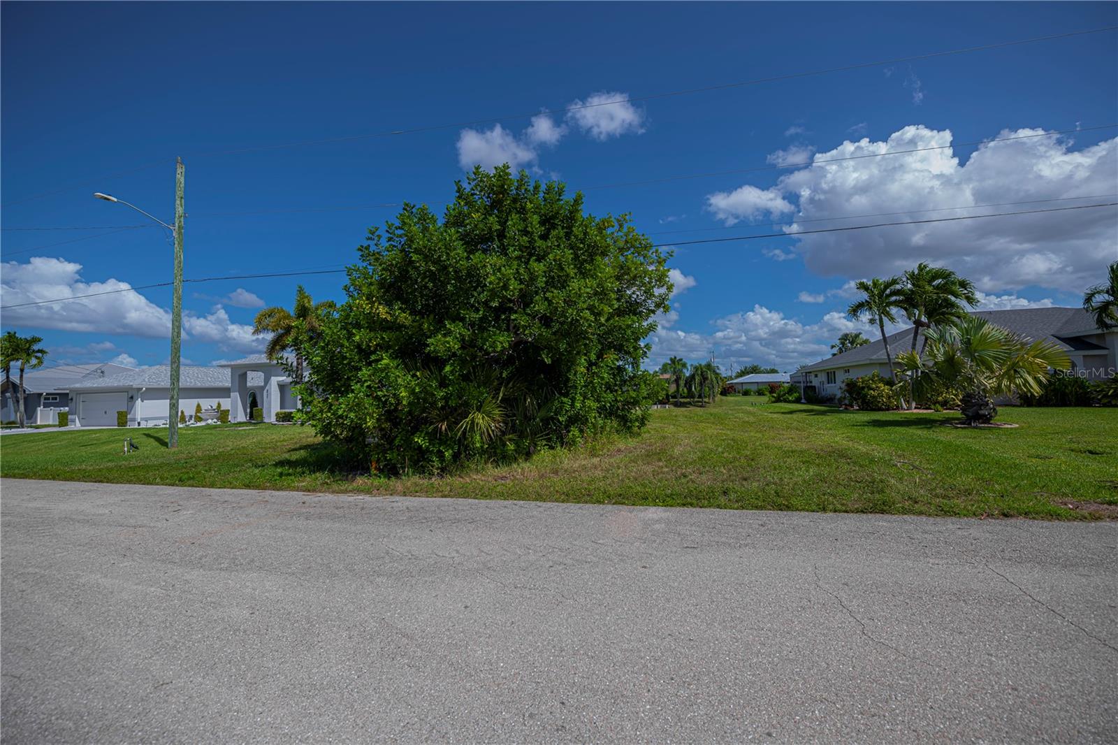3725 SE 13TH AVE, CAPE CORAL, FL, 33904