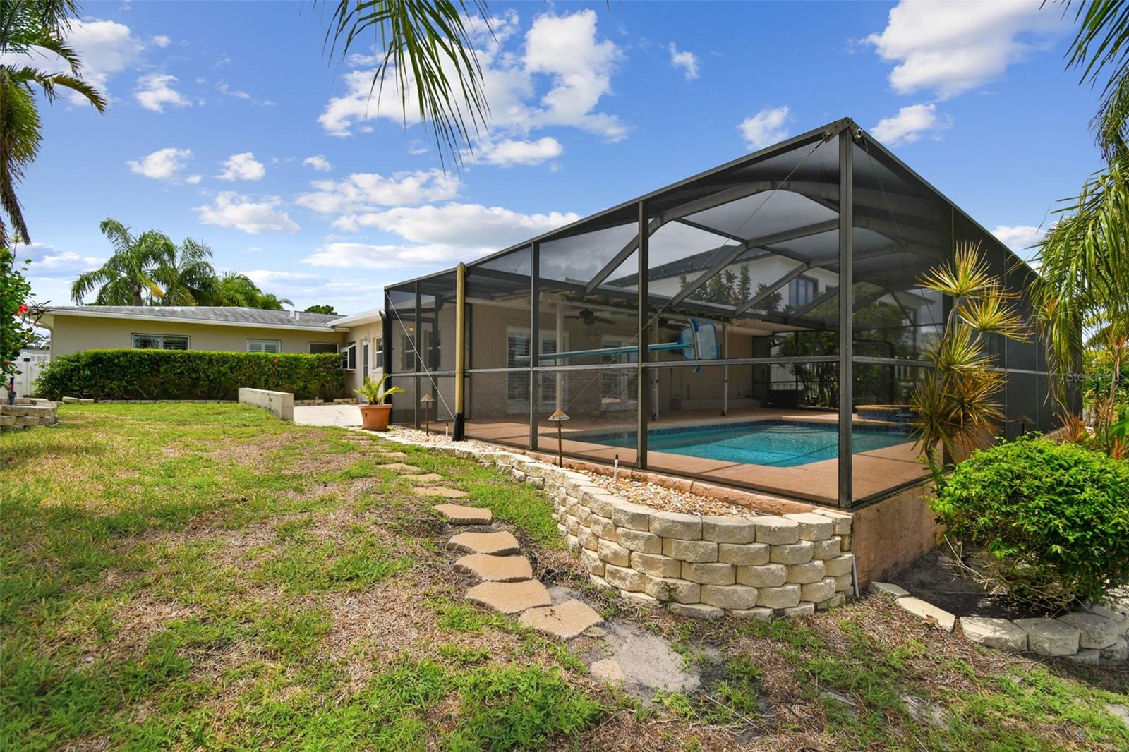 3921 E EDEN ROC CIR, TAMPA, FL, 33634