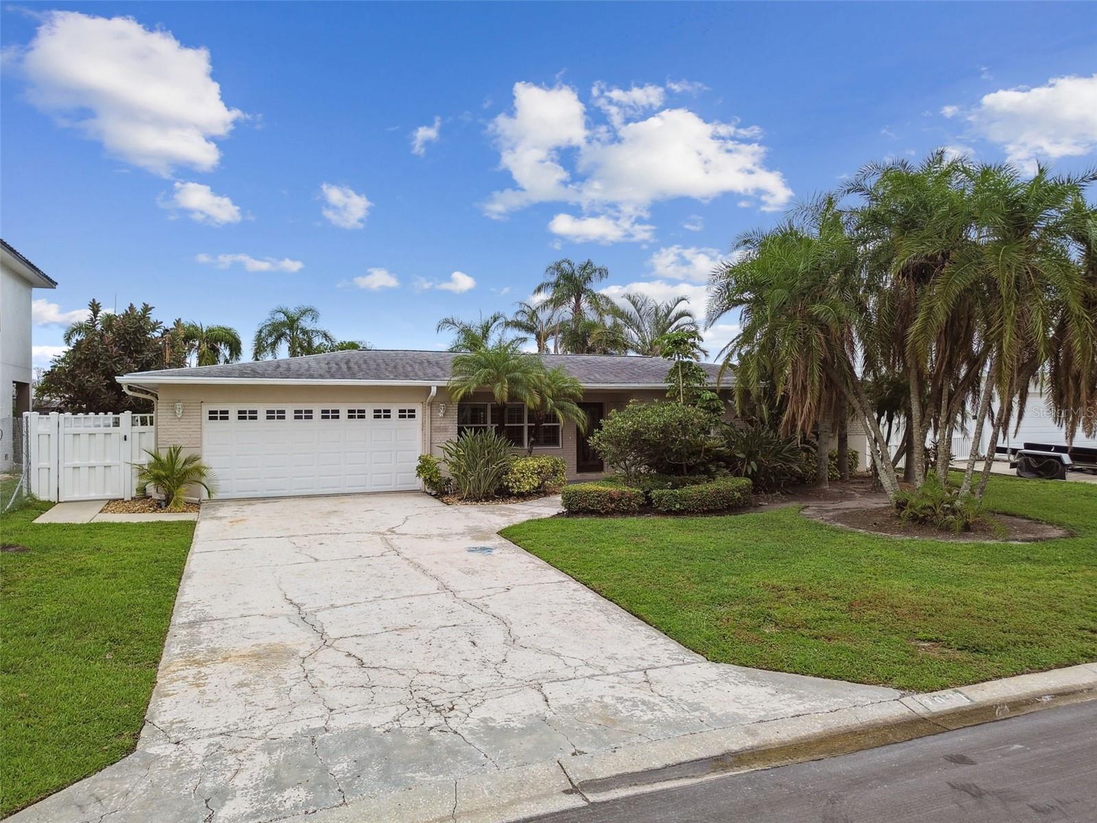 3921 E EDEN ROC CIR, TAMPA, FL, 33634