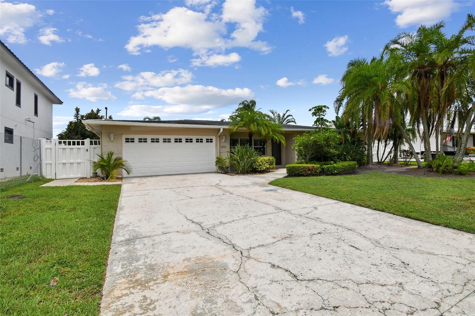 3921 E EDEN ROC CIR, TAMPA, FL, 33634