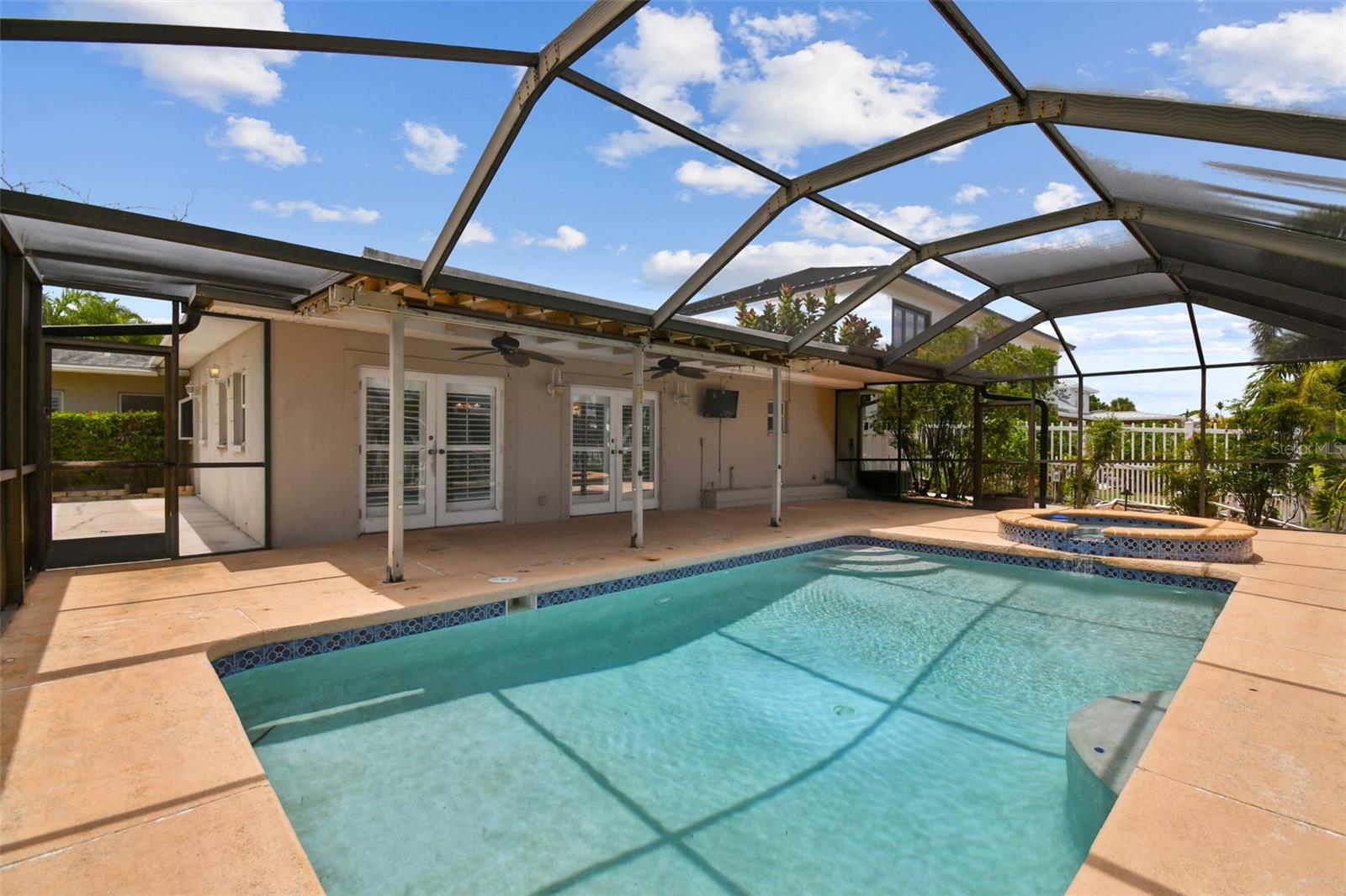 3921 E EDEN ROC CIR, TAMPA, FL, 33634