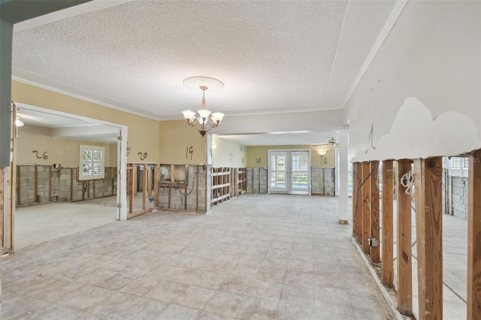 3921 E EDEN ROC CIR, TAMPA, FL, 33634