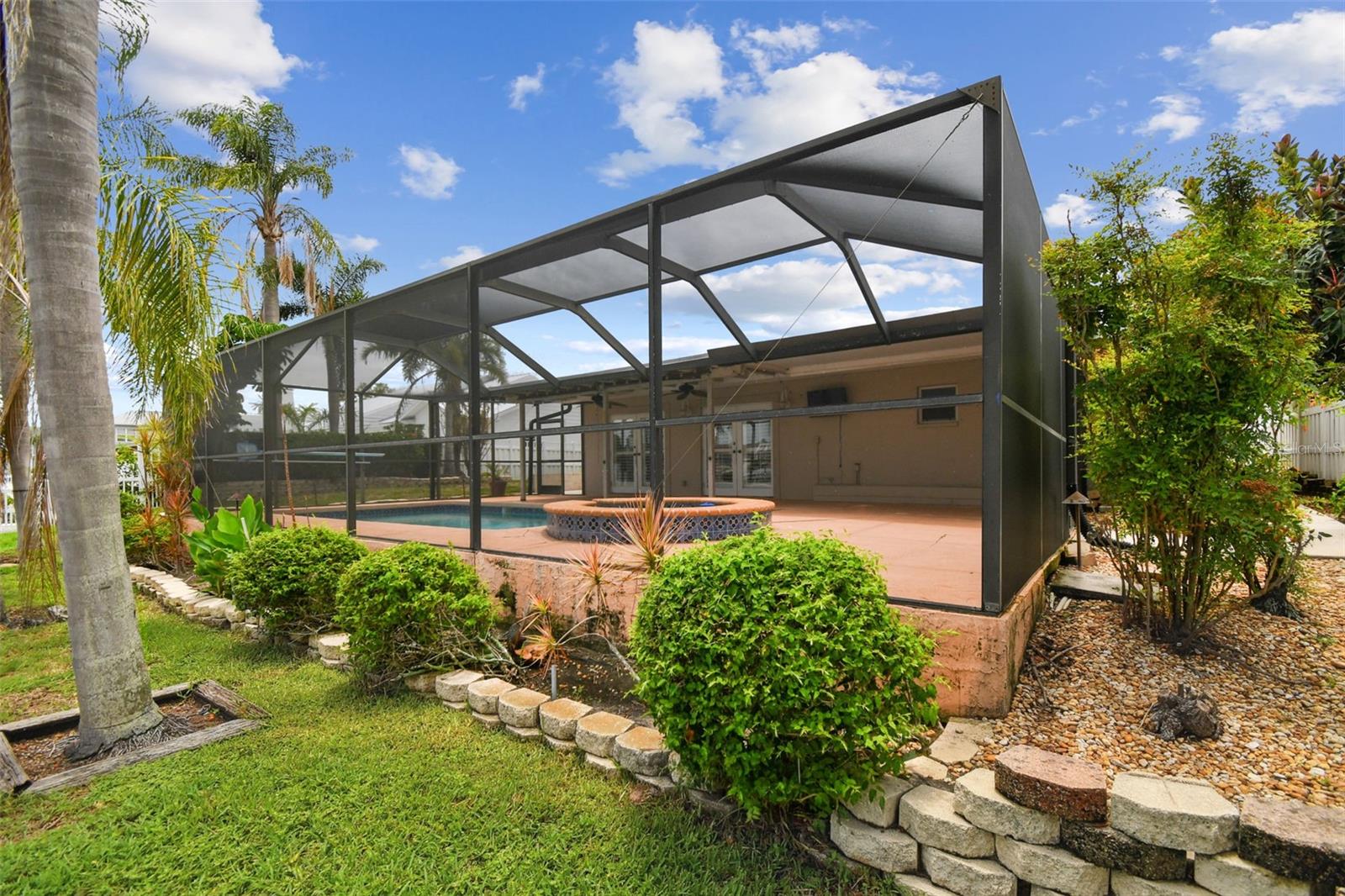3921 E EDEN ROC CIR, TAMPA, FL, 33634