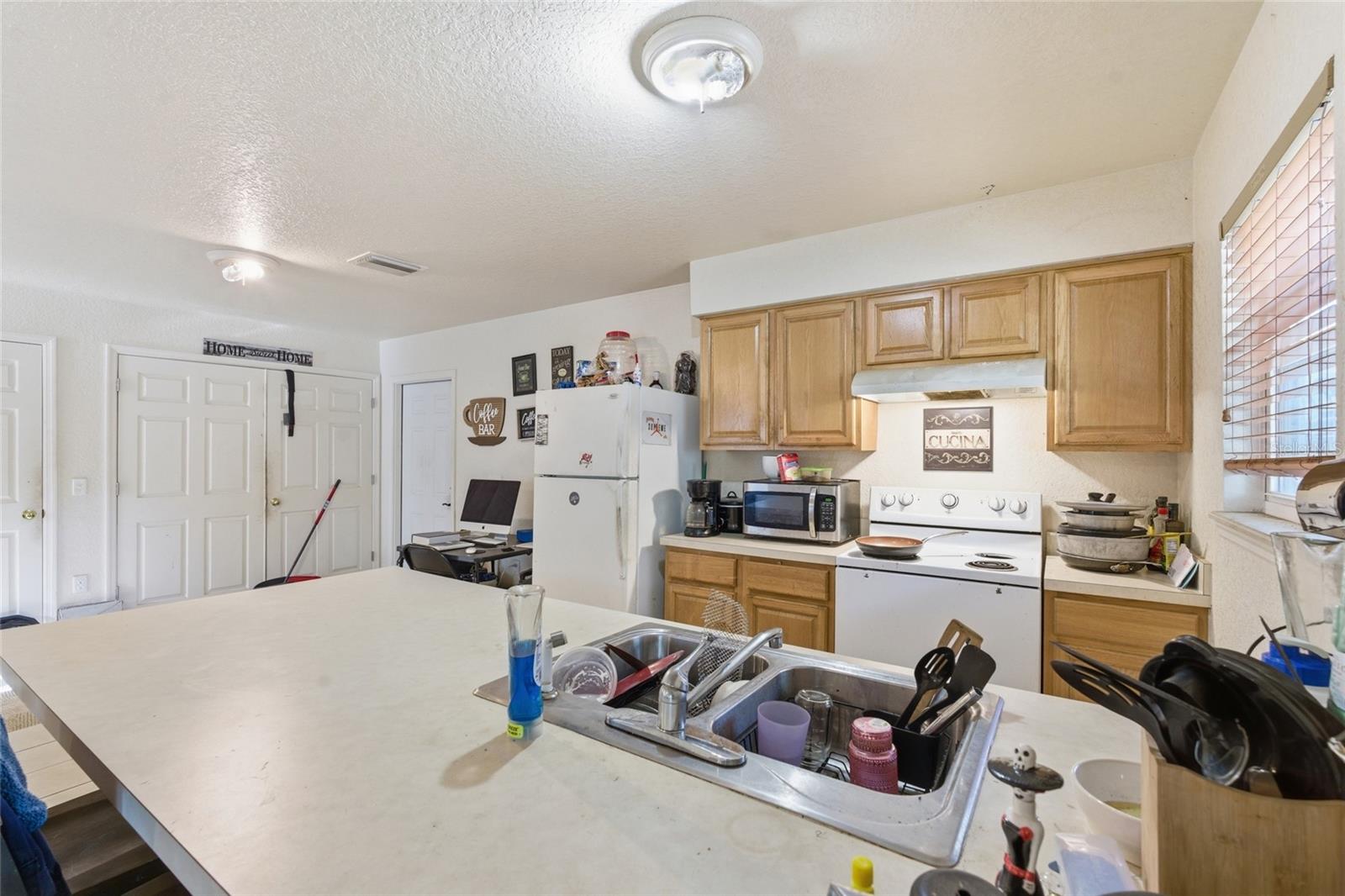8439 RADIO LN, TAMPA, FL, 33619
