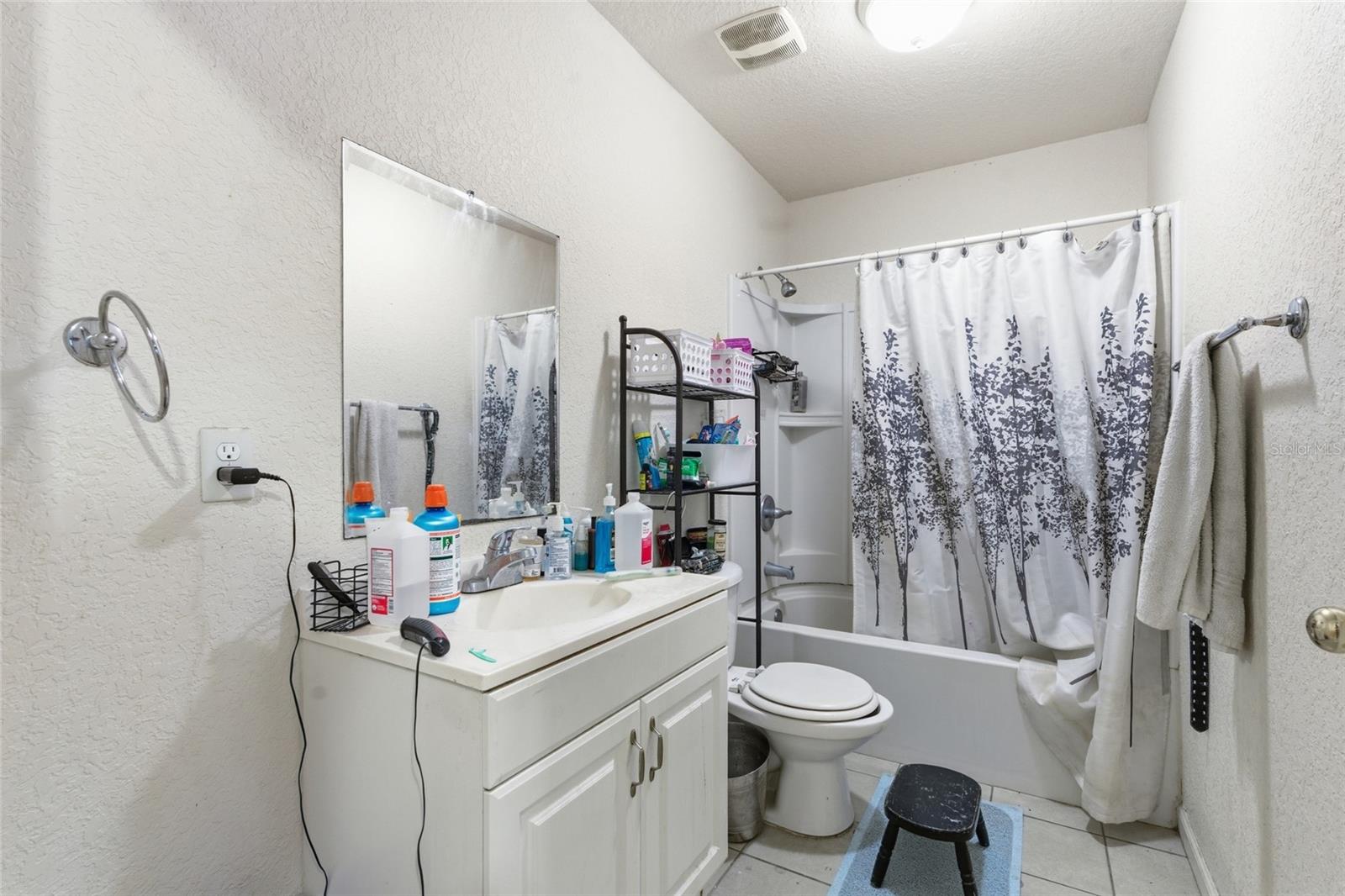 8439 RADIO LN, TAMPA, FL, 33619