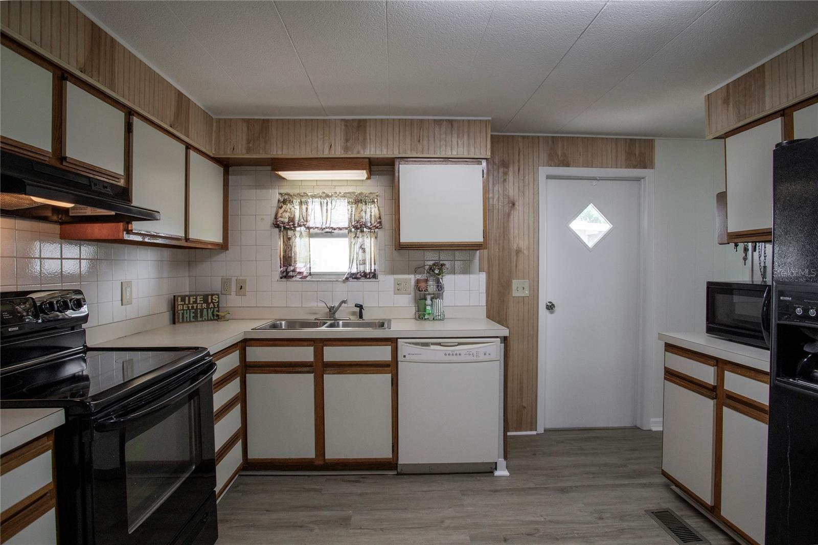34232 ISLAND DR, LEESBURG, FL, 34788