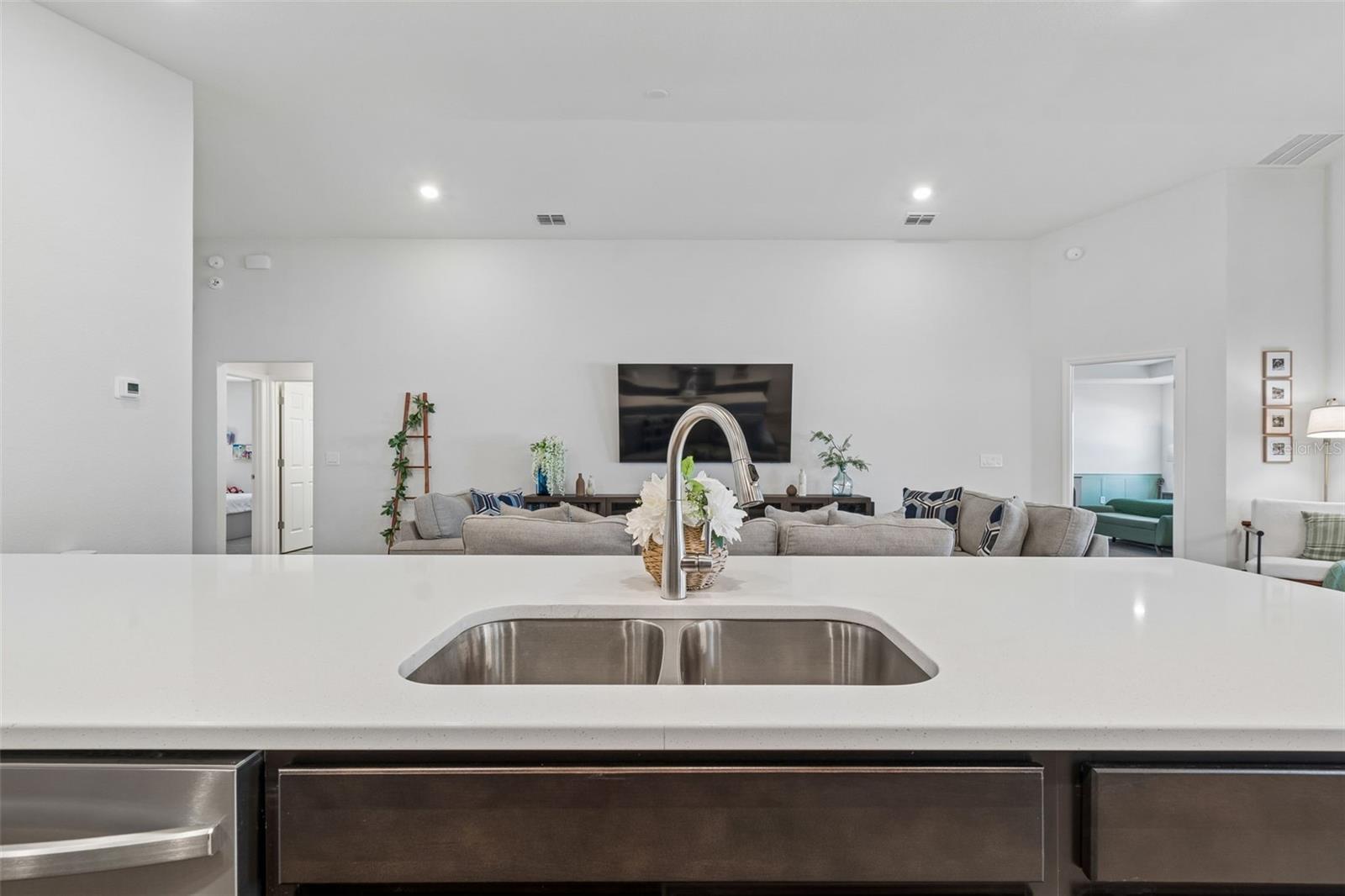 6981 TWISTING PINES LOOP, ZEPHYRHILLS, FL, 33541