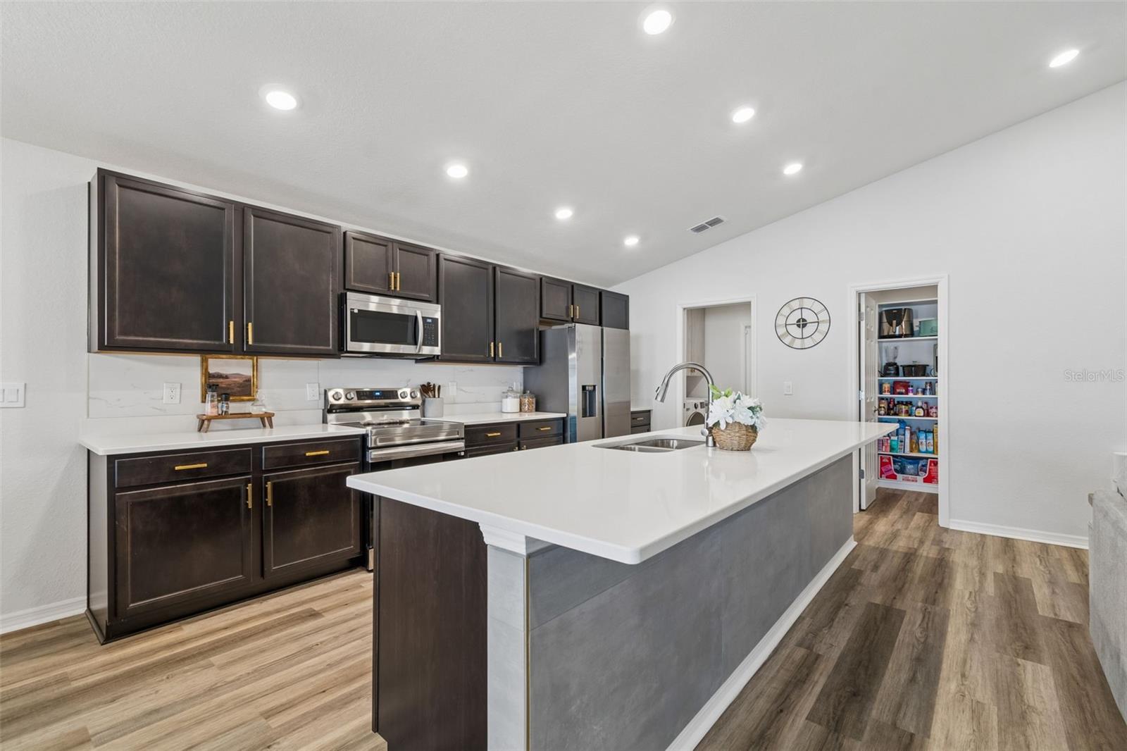 6981 TWISTING PINES LOOP, ZEPHYRHILLS, FL, 33541