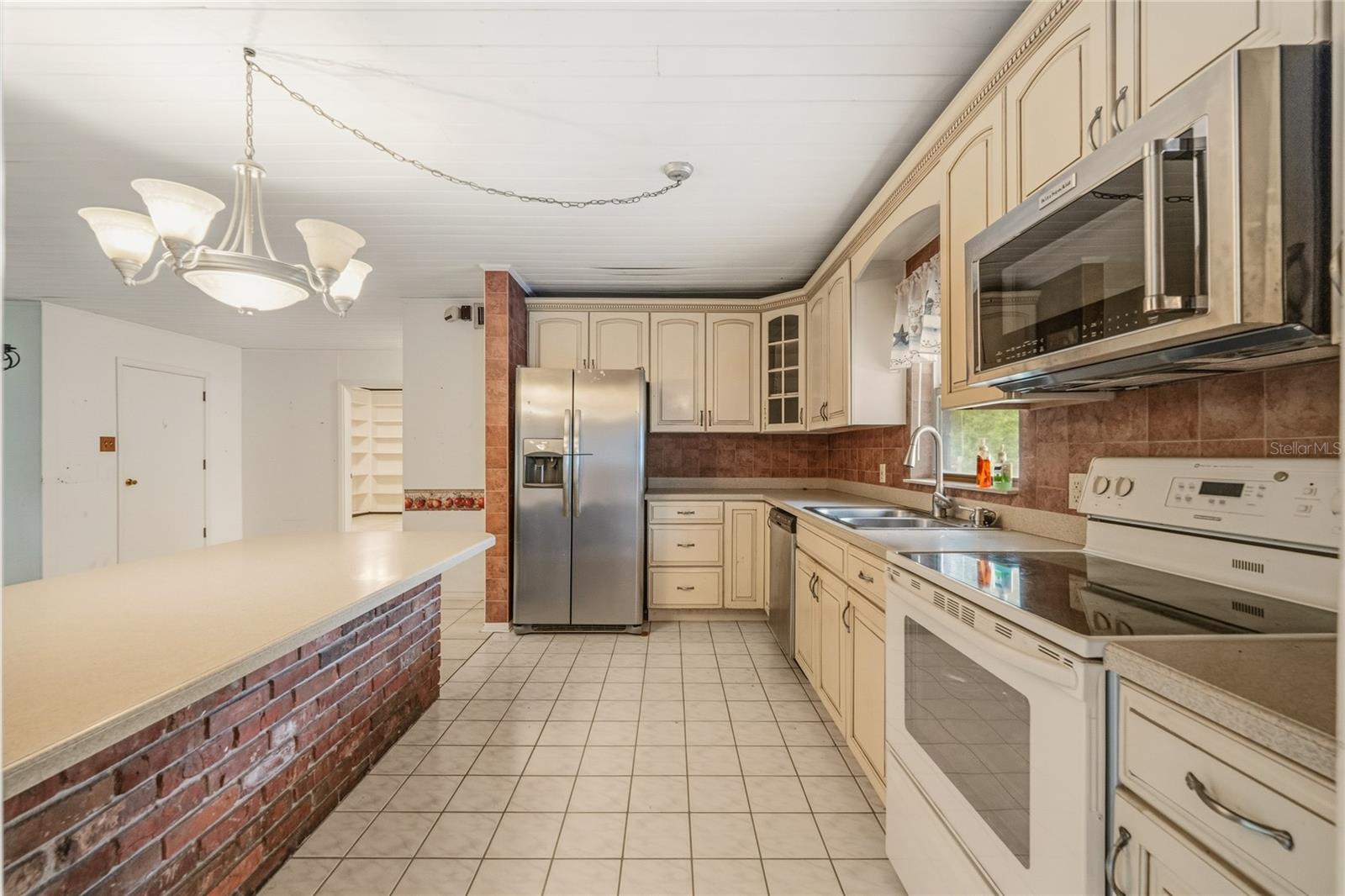3901 N APOPKA VINELAND RD, ORLANDO, FL, 32818