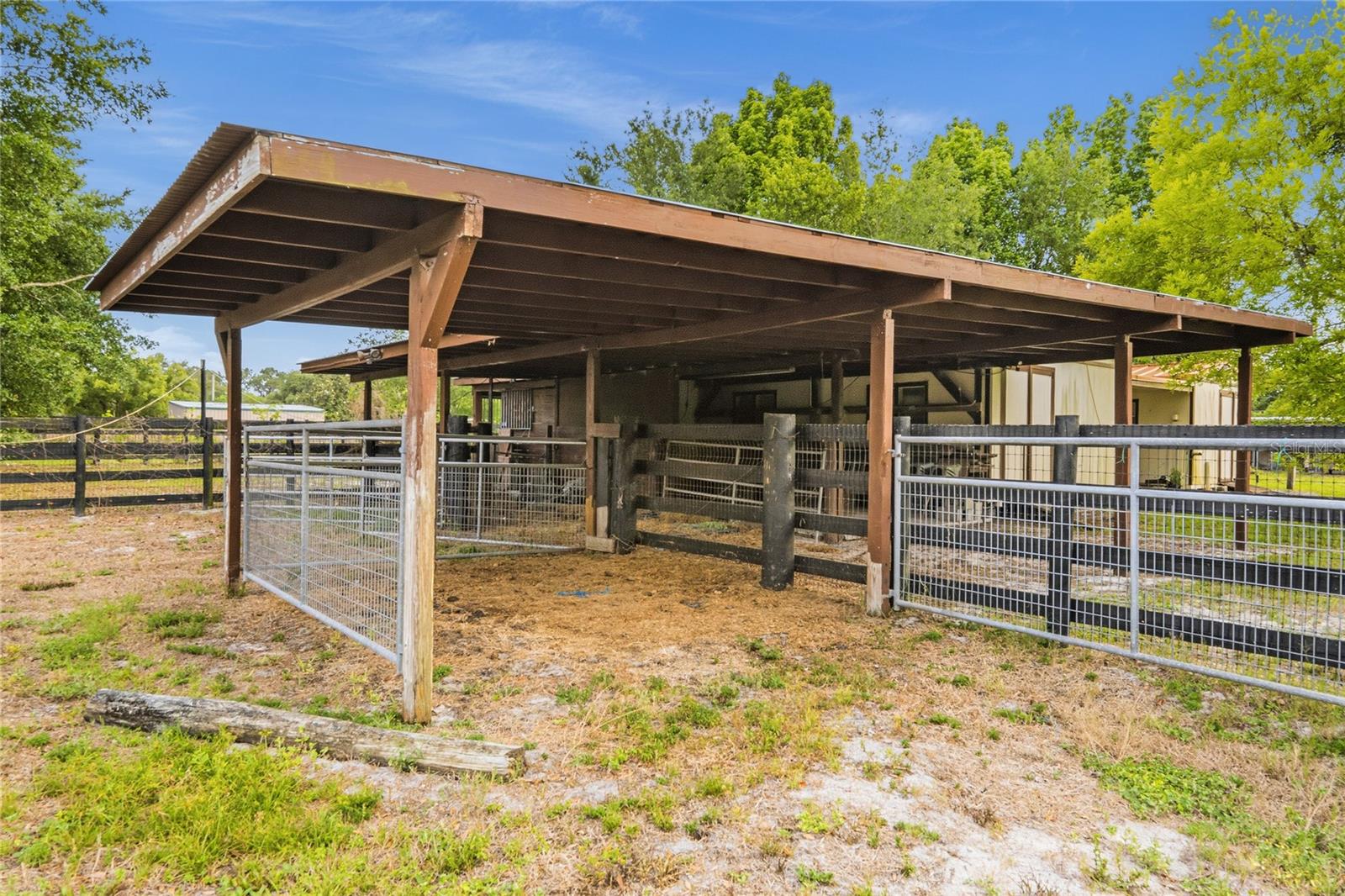 3901 N APOPKA VINELAND RD, ORLANDO, FL, 32818