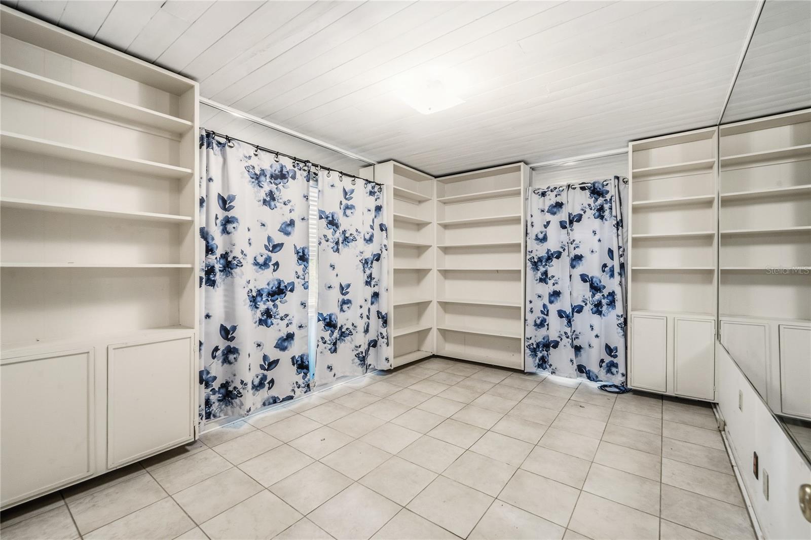 3901 N APOPKA VINELAND RD, ORLANDO, FL, 32818