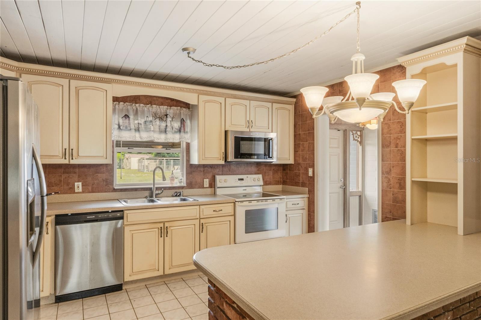 3901 N APOPKA VINELAND RD, ORLANDO, FL, 32818