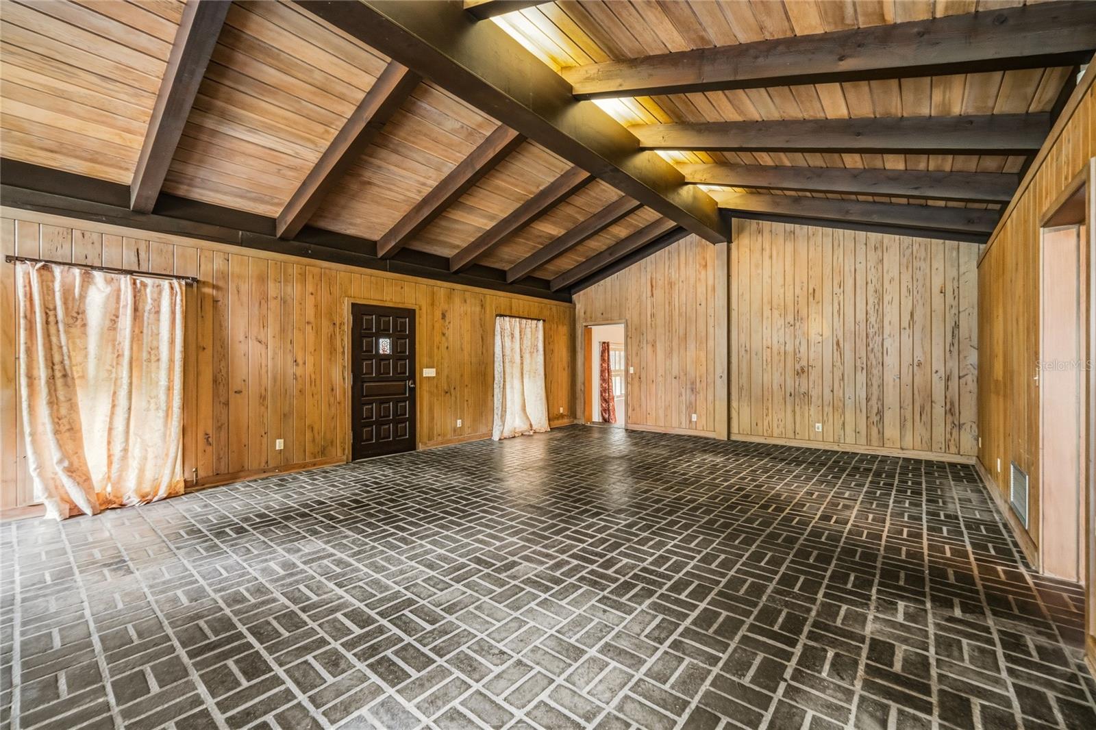 3901 N APOPKA VINELAND RD, ORLANDO, FL, 32818